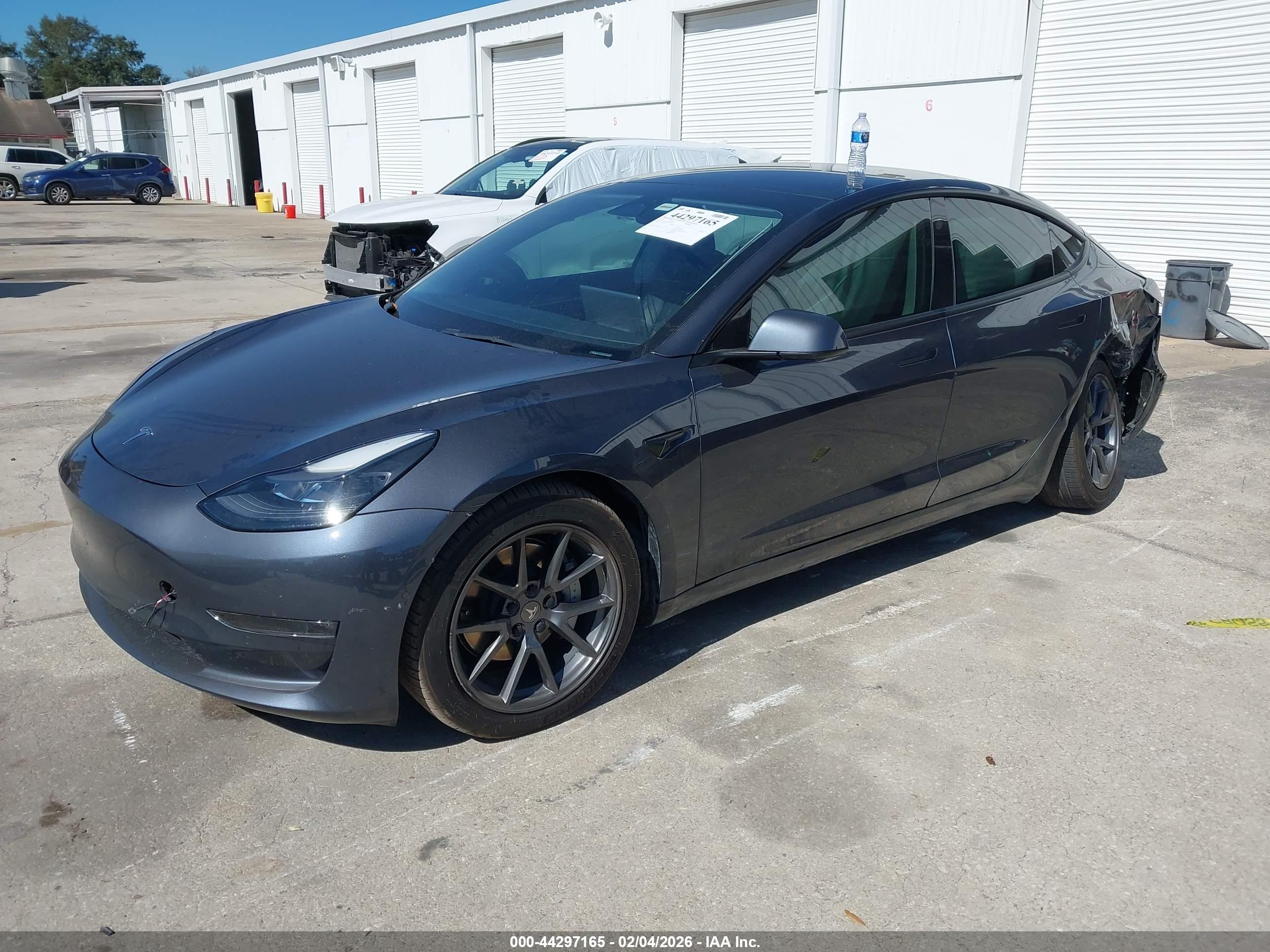TESLA MODEL image 2