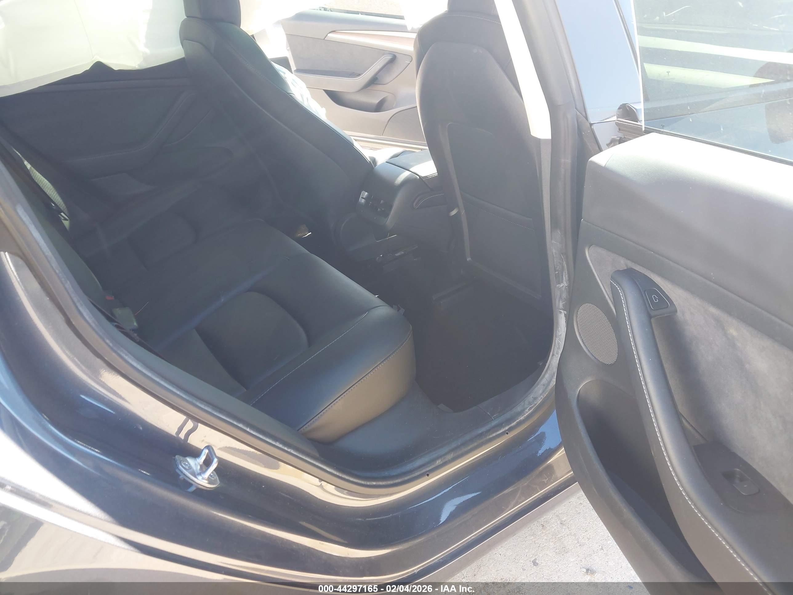 TESLA MODEL image 8
