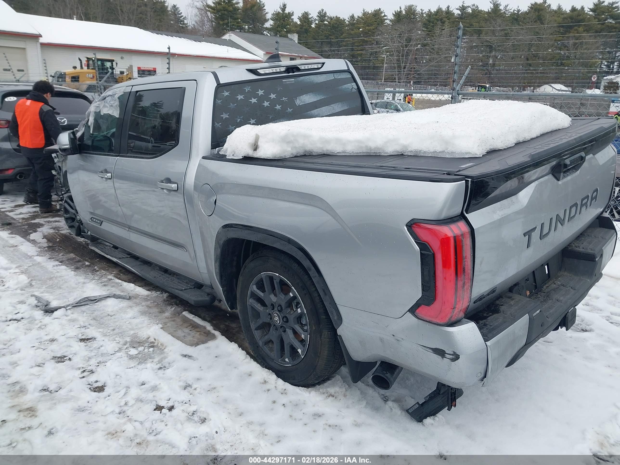 TOYOTA TUNDRA image 3