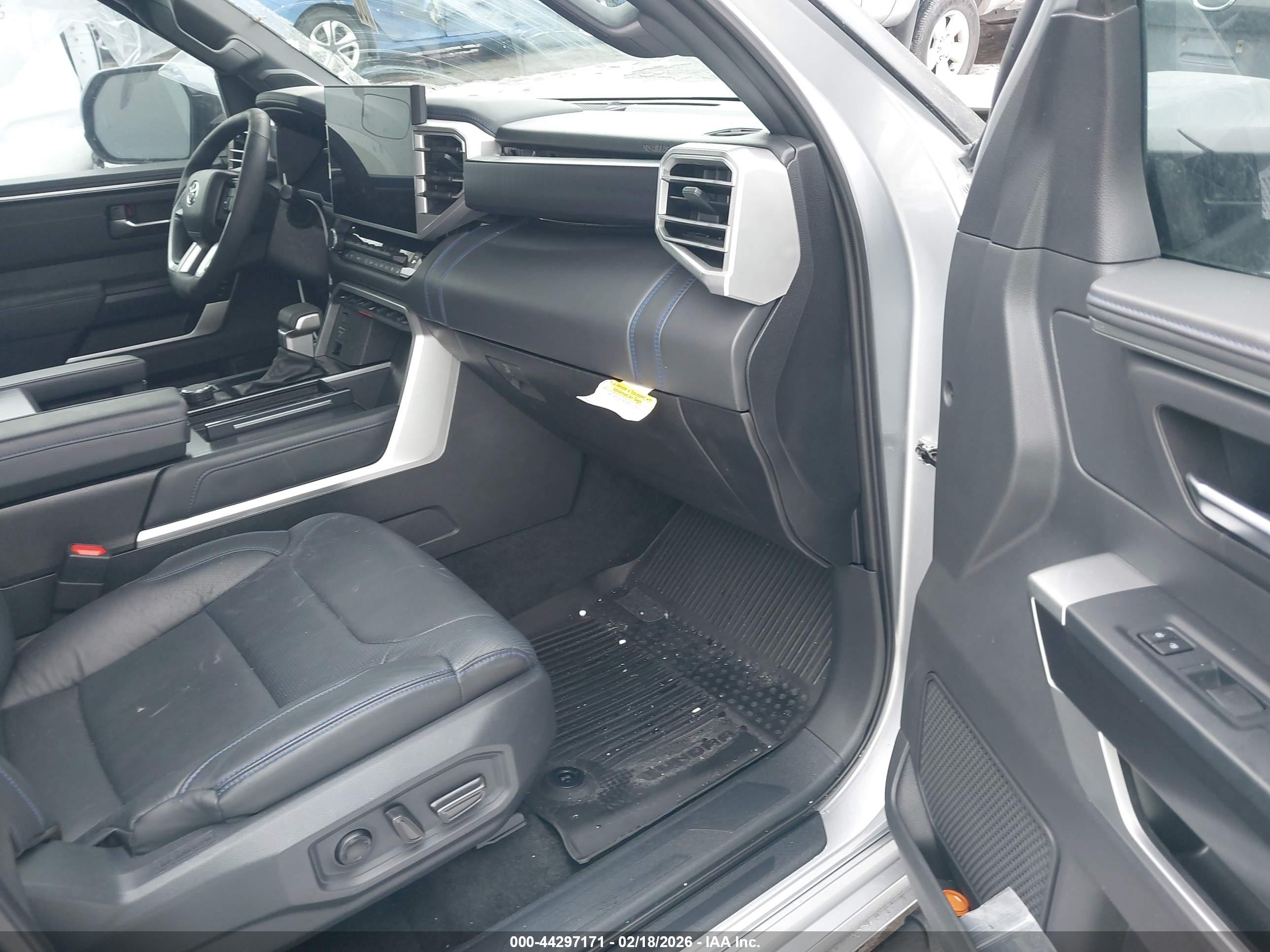 TOYOTA TUNDRA image 5