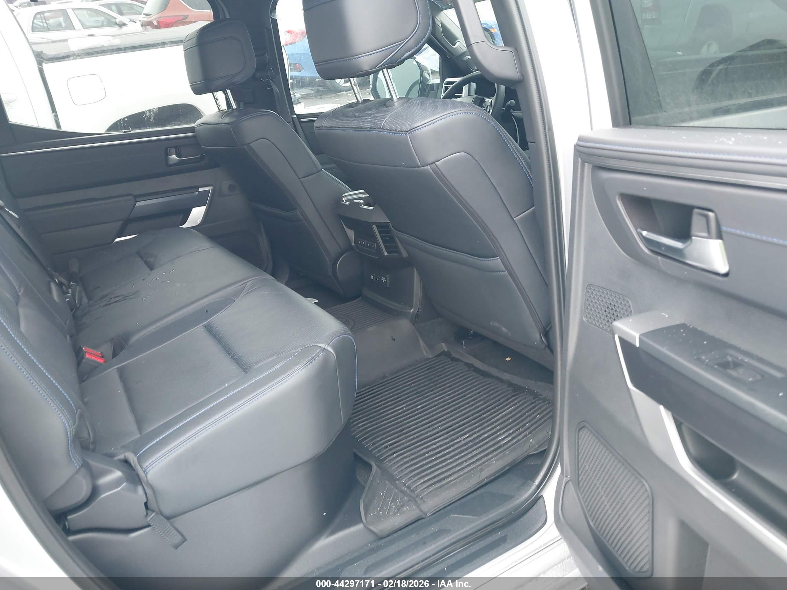 TOYOTA TUNDRA image 8