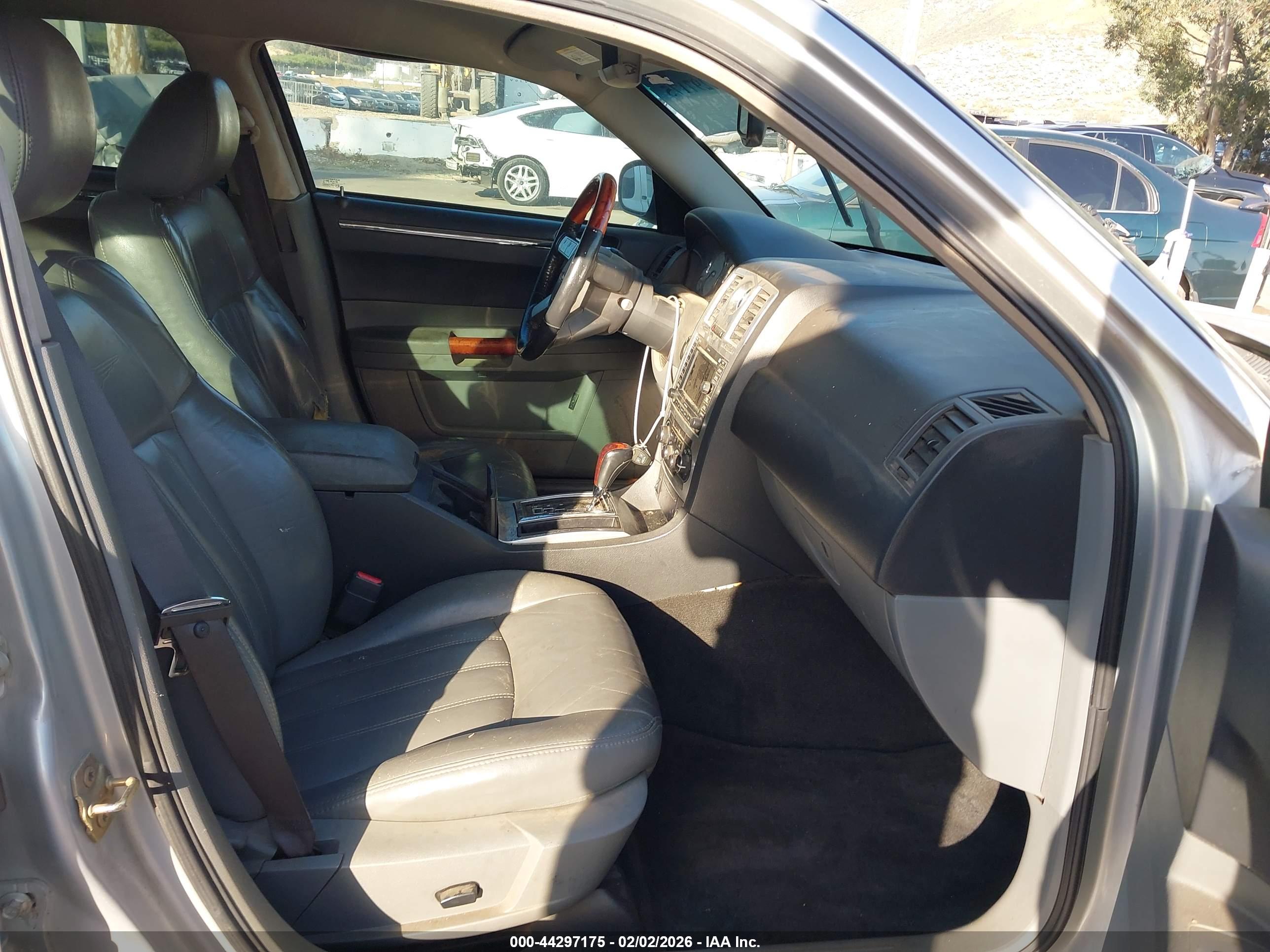 CHRYSLER 300C image 5