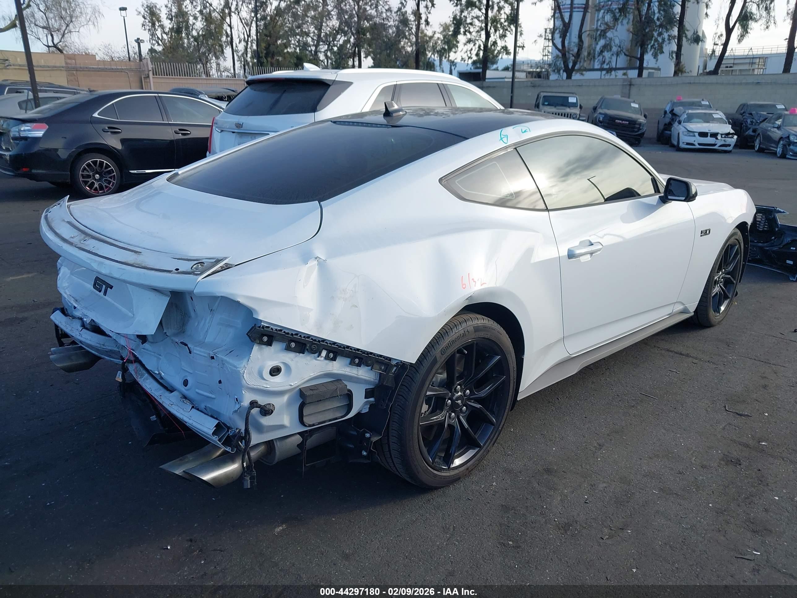 FORD MUSTANG image 4