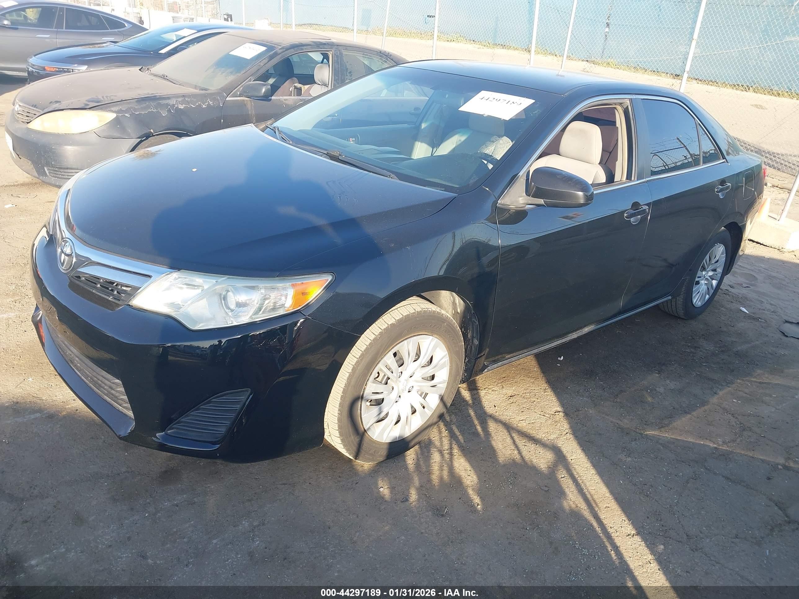 TOYOTA CAMRY image 2