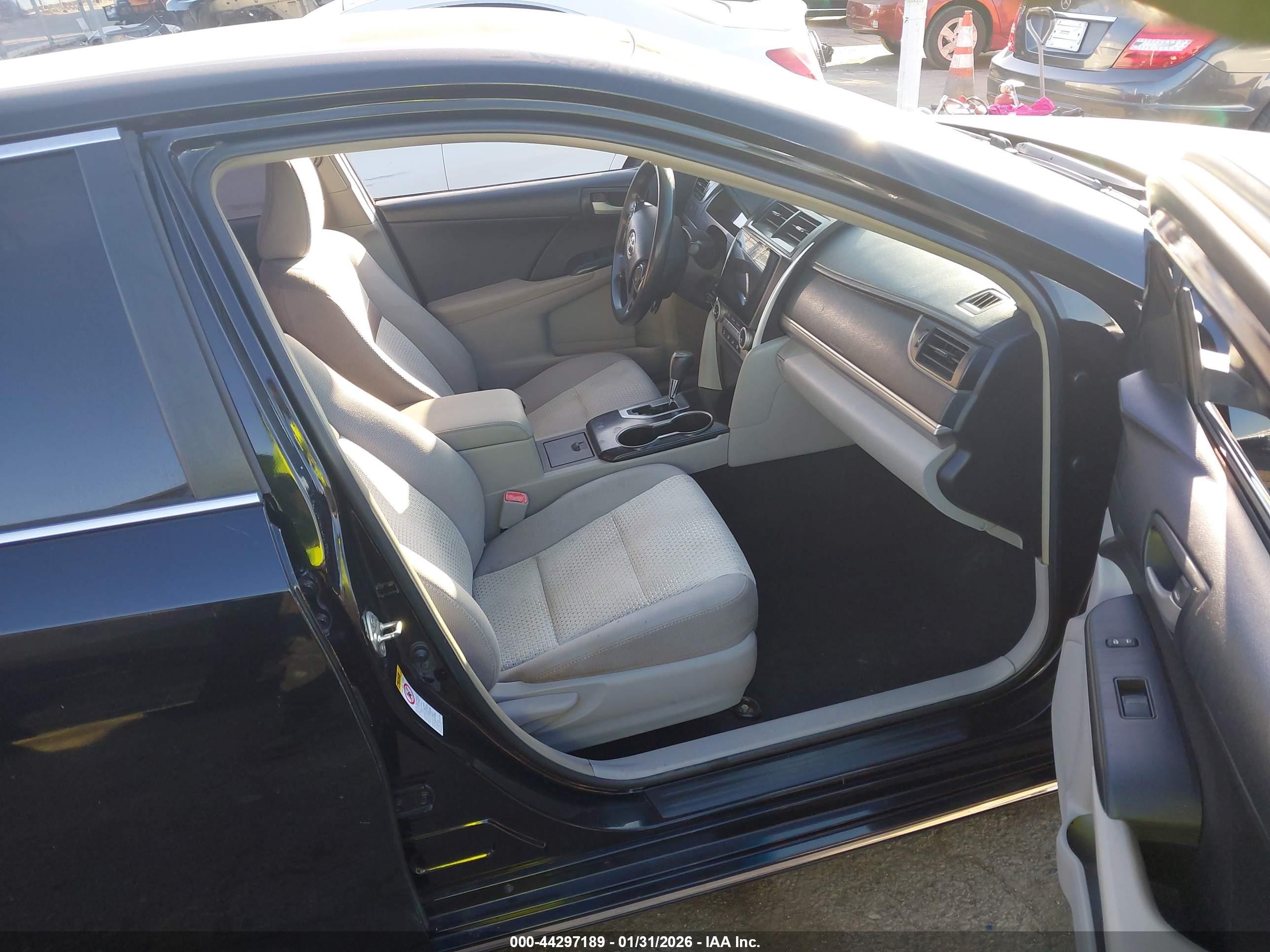 TOYOTA CAMRY image 5