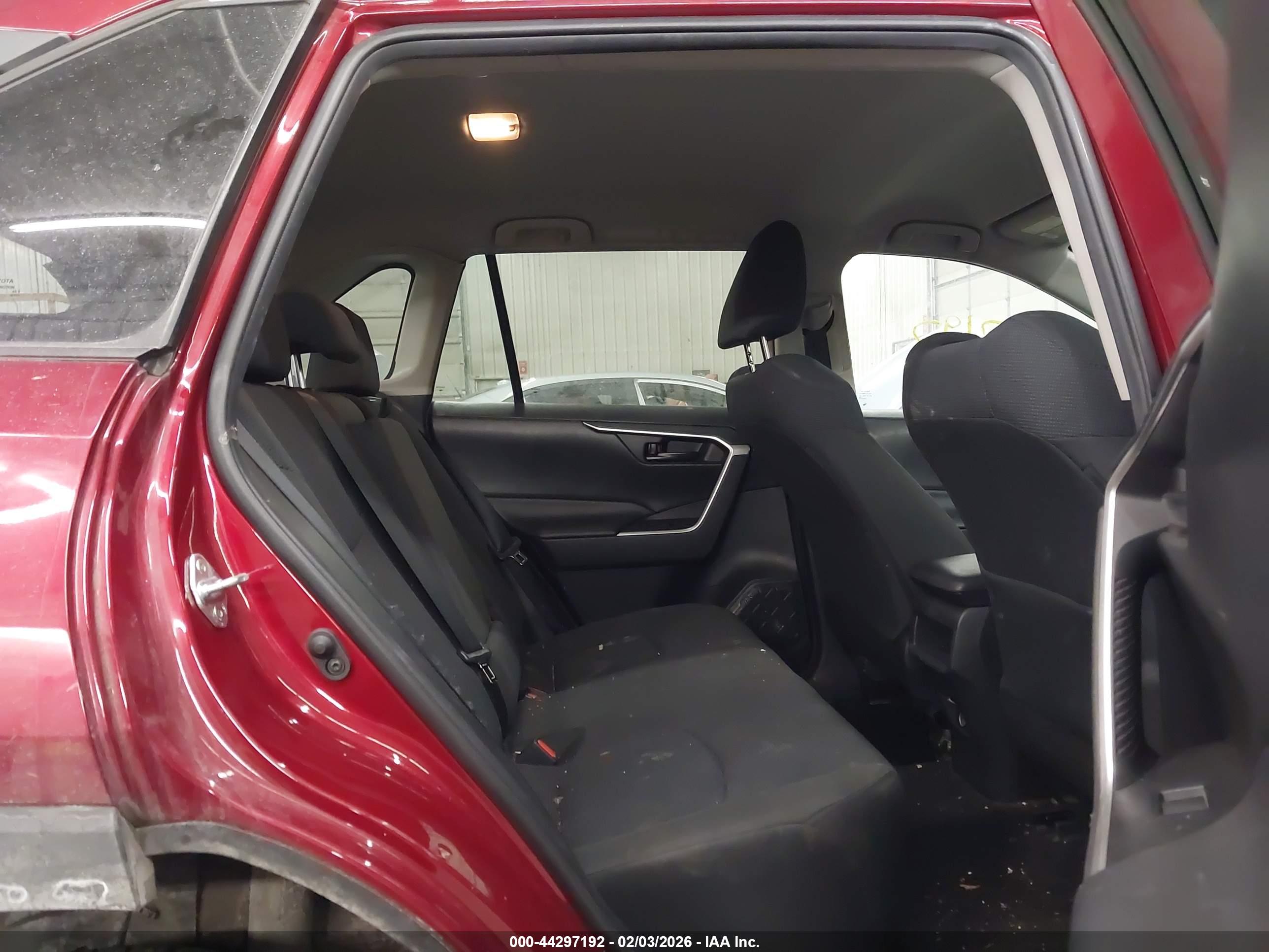 TOYOTA RAV4 image 8