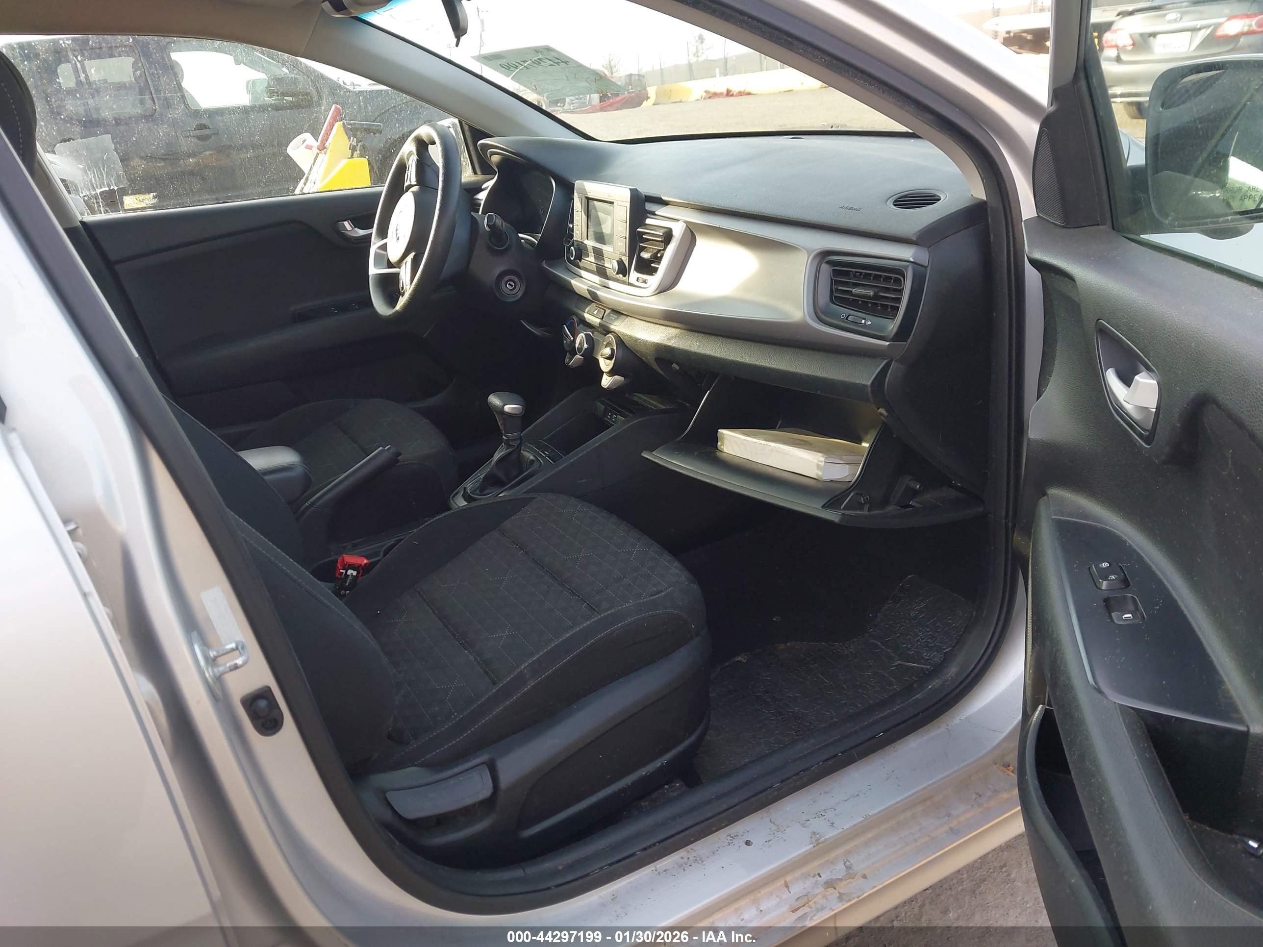 KIA RIO image 5