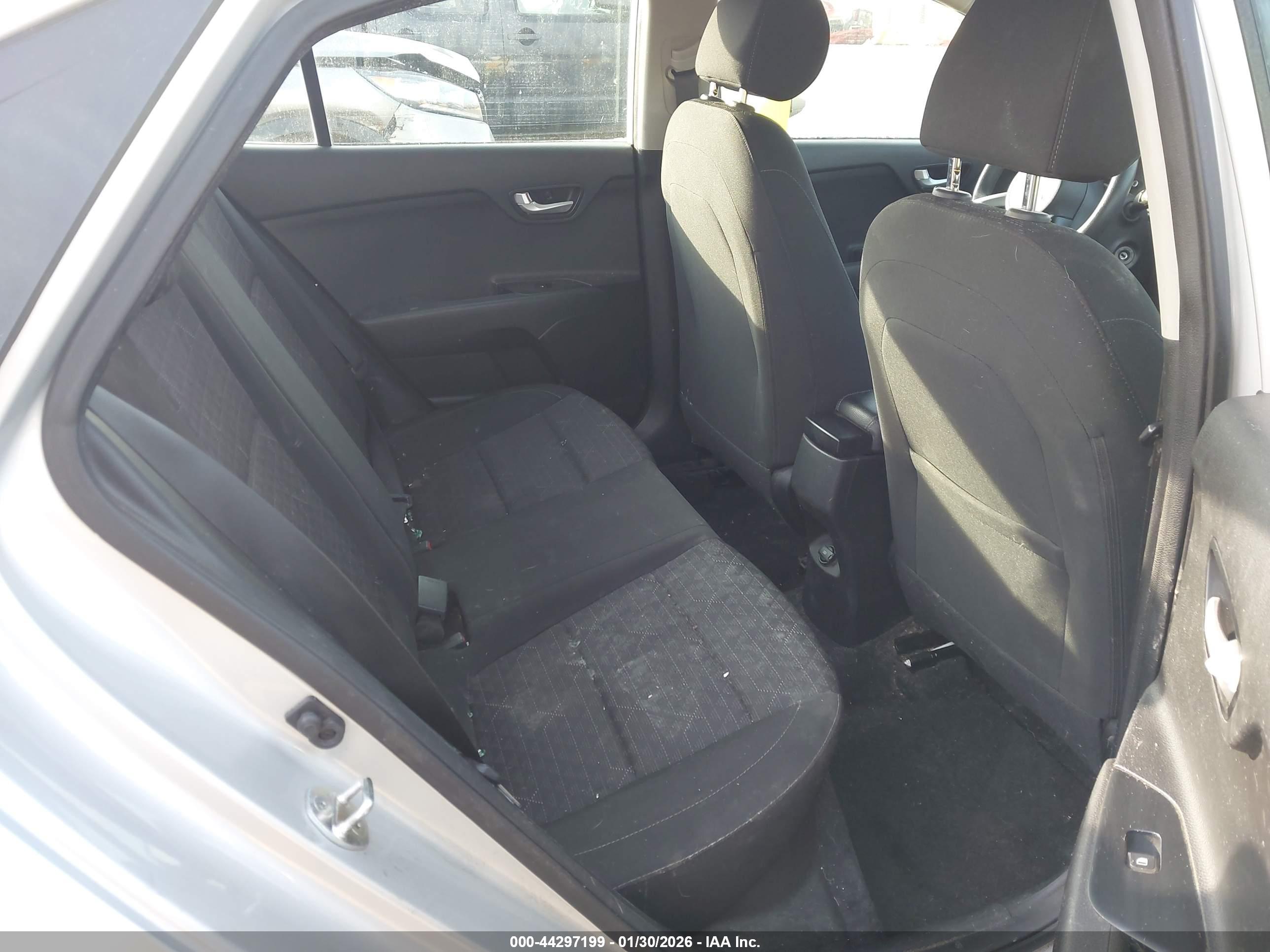 KIA RIO image 8