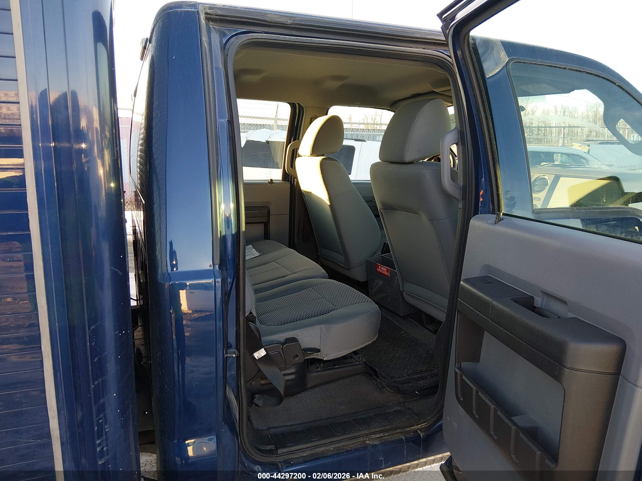 FORD F450 image 8