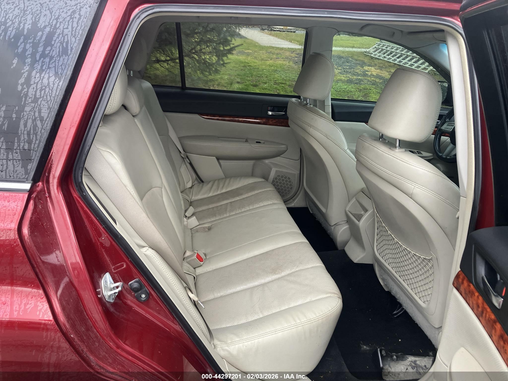SUBARU OUTBACK image 8