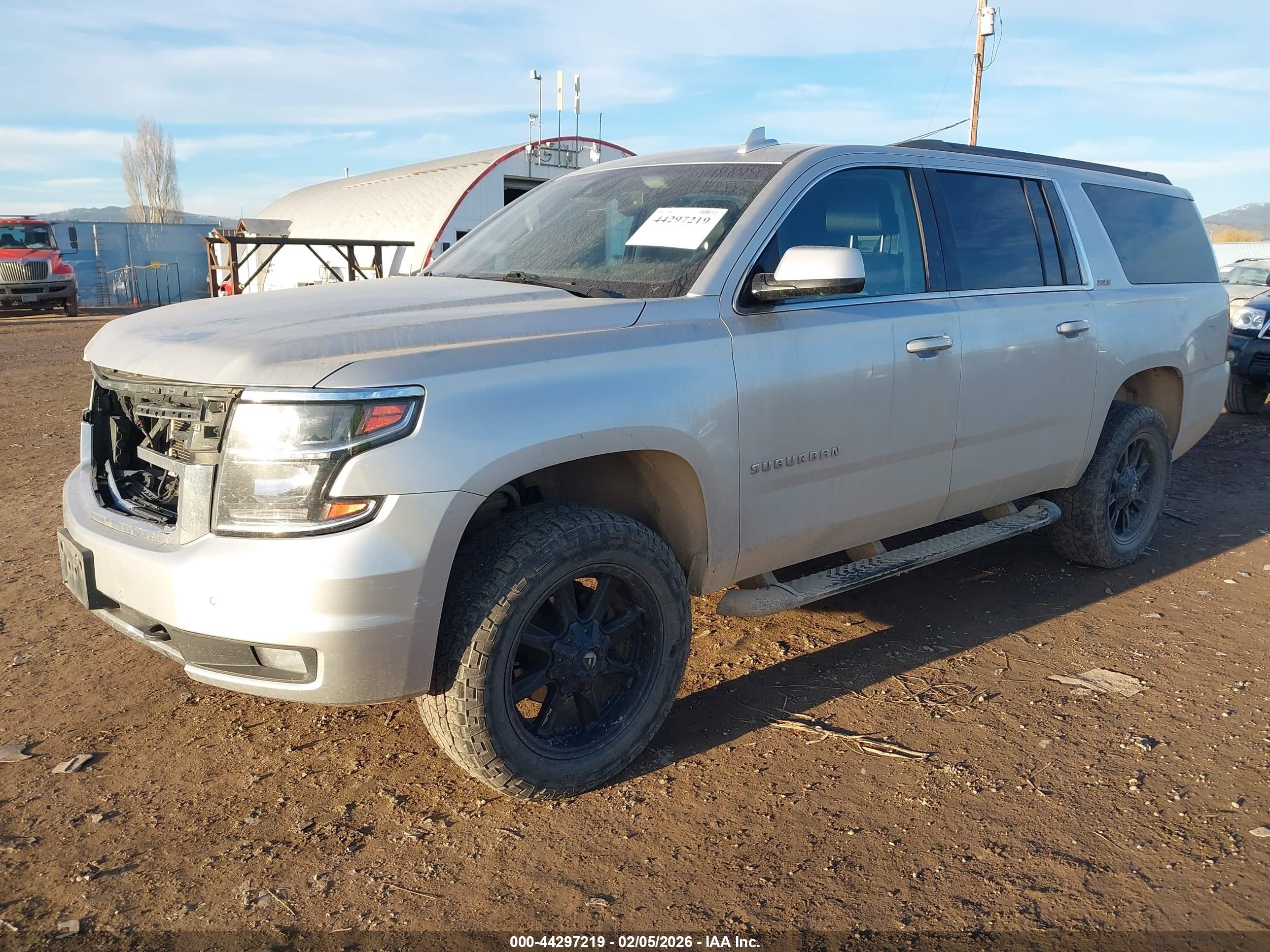 CHEVROLET SUBURBAN image 2