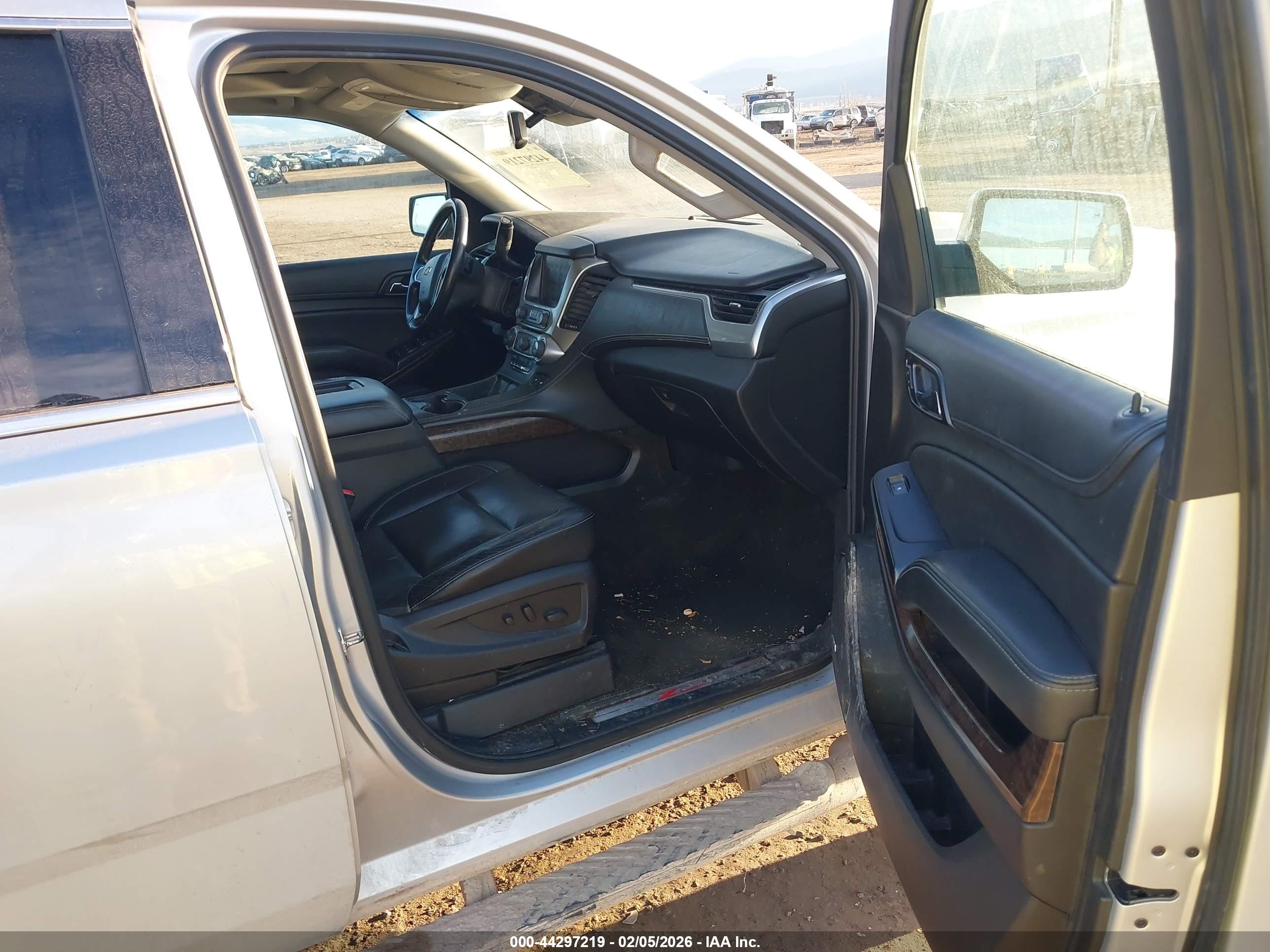 CHEVROLET SUBURBAN image 5