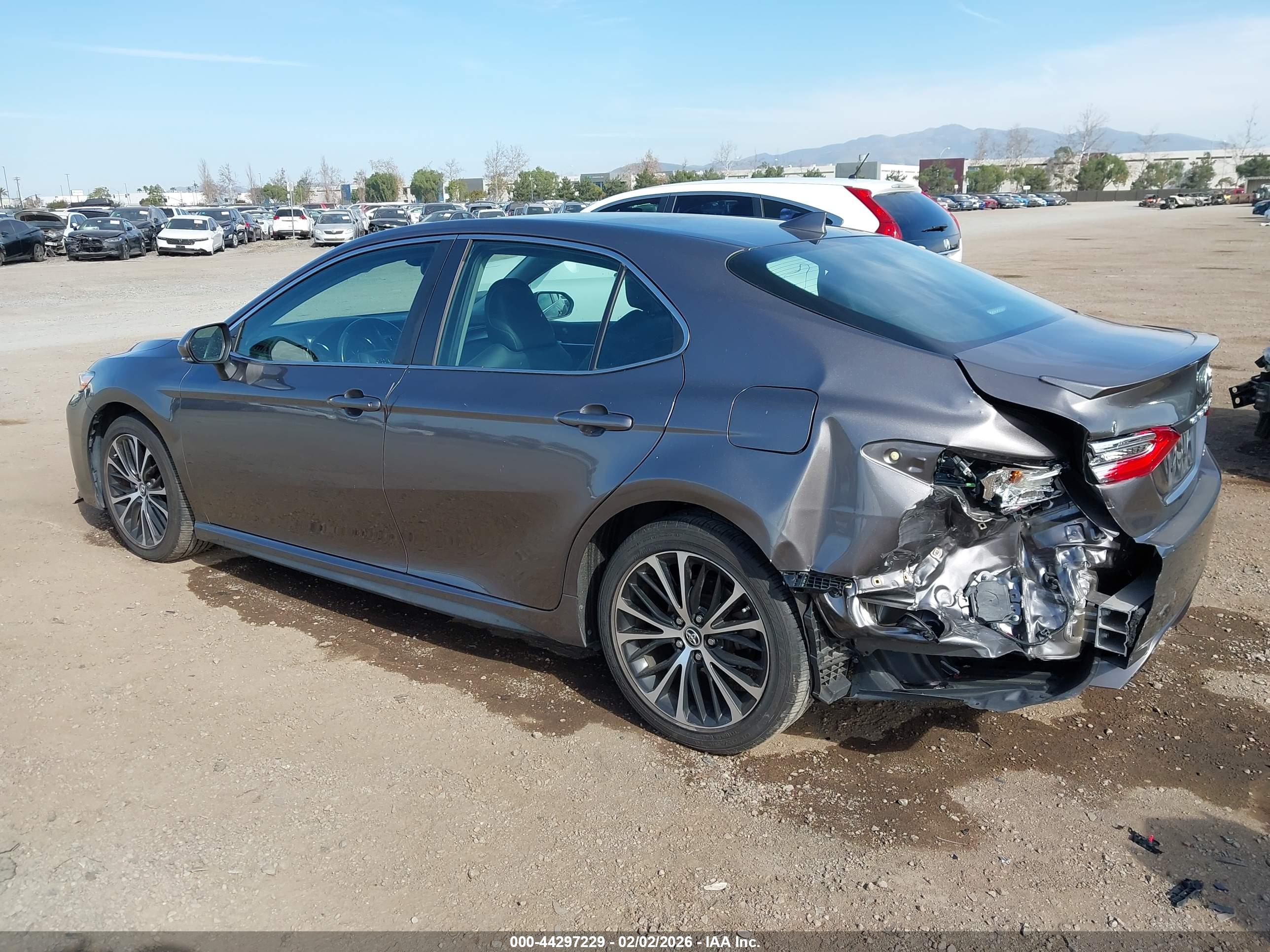 TOYOTA CAMRY image 3