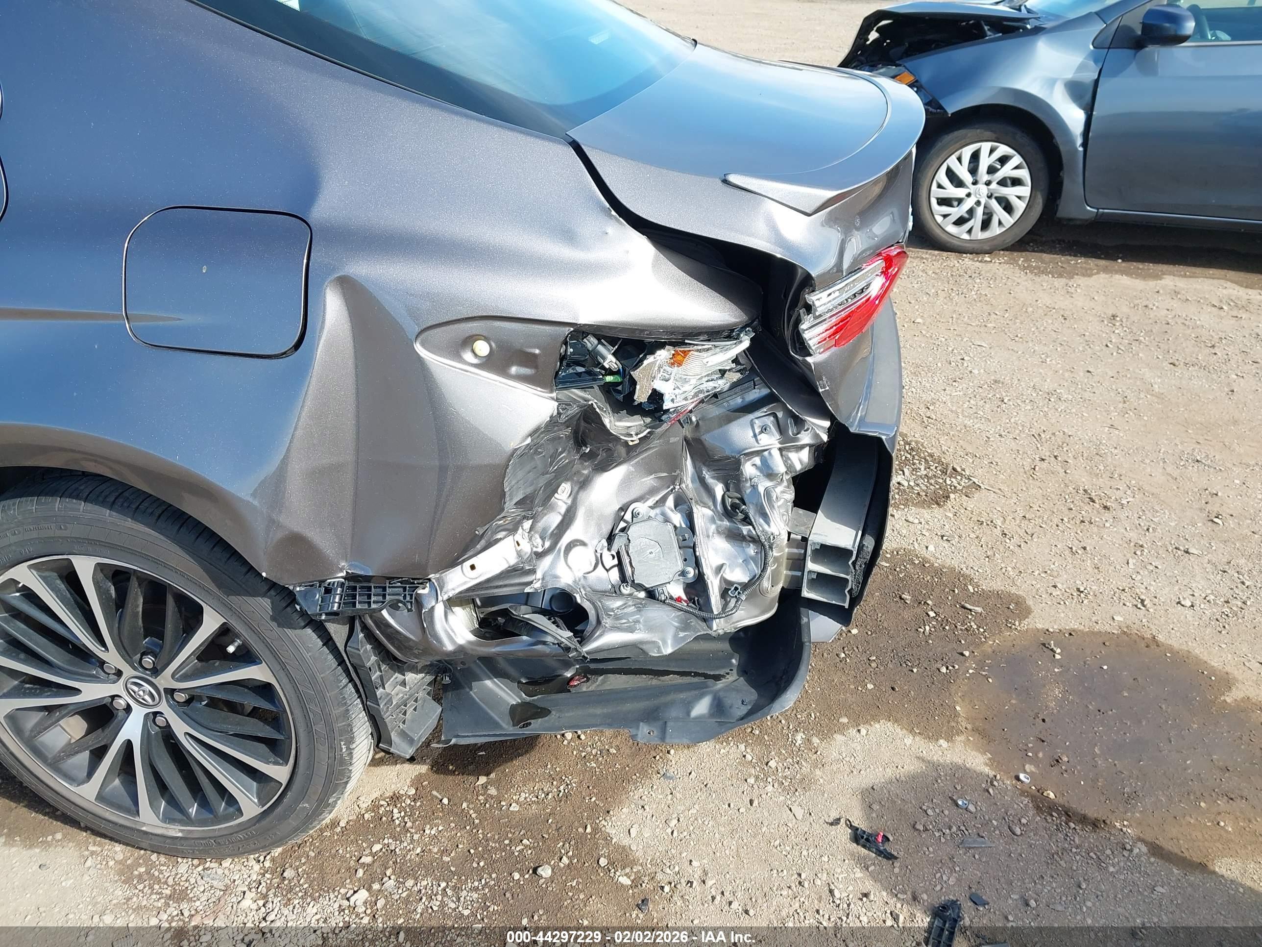 TOYOTA CAMRY image 6