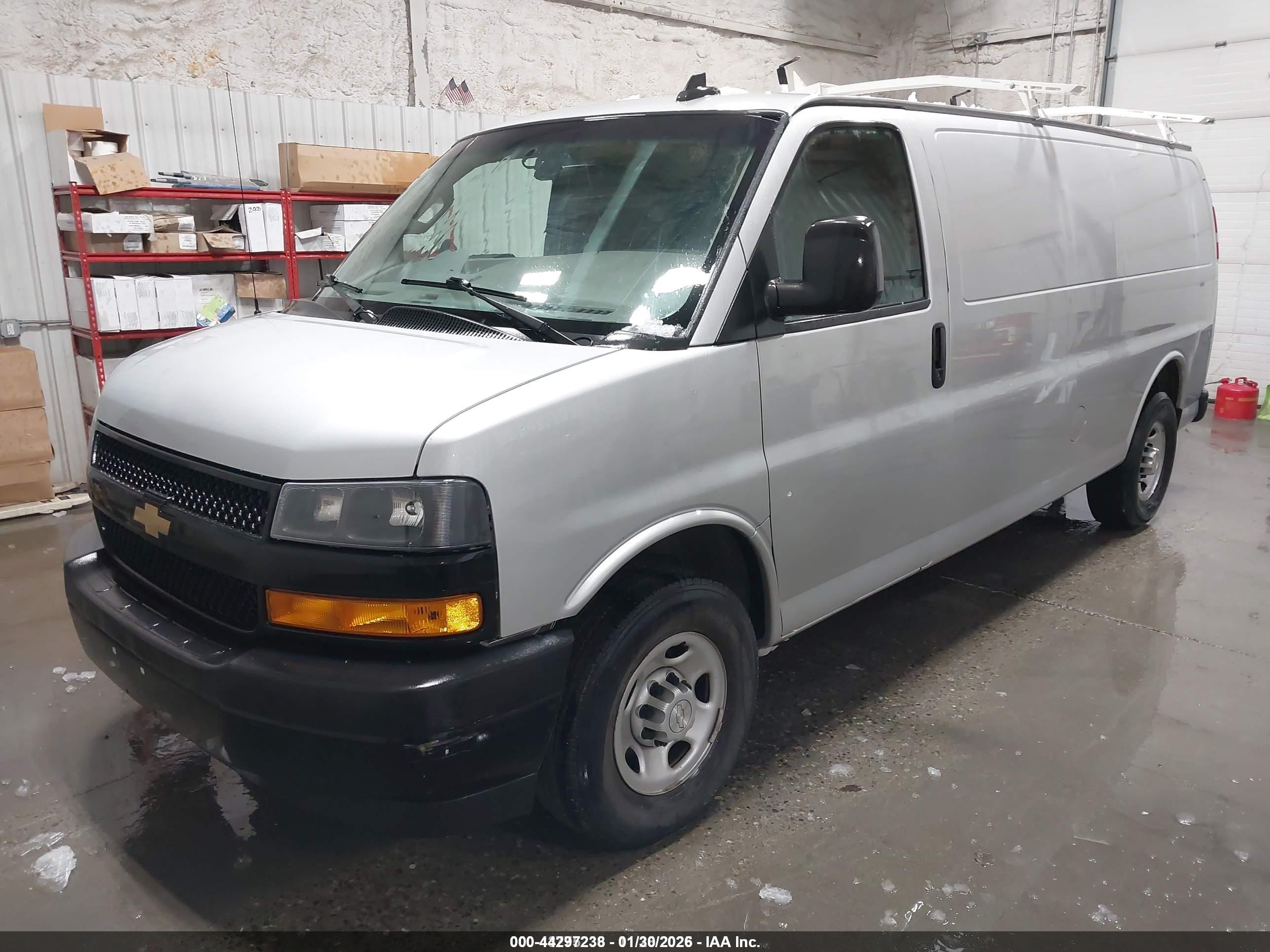CHEVROLET EXPRESS image 2