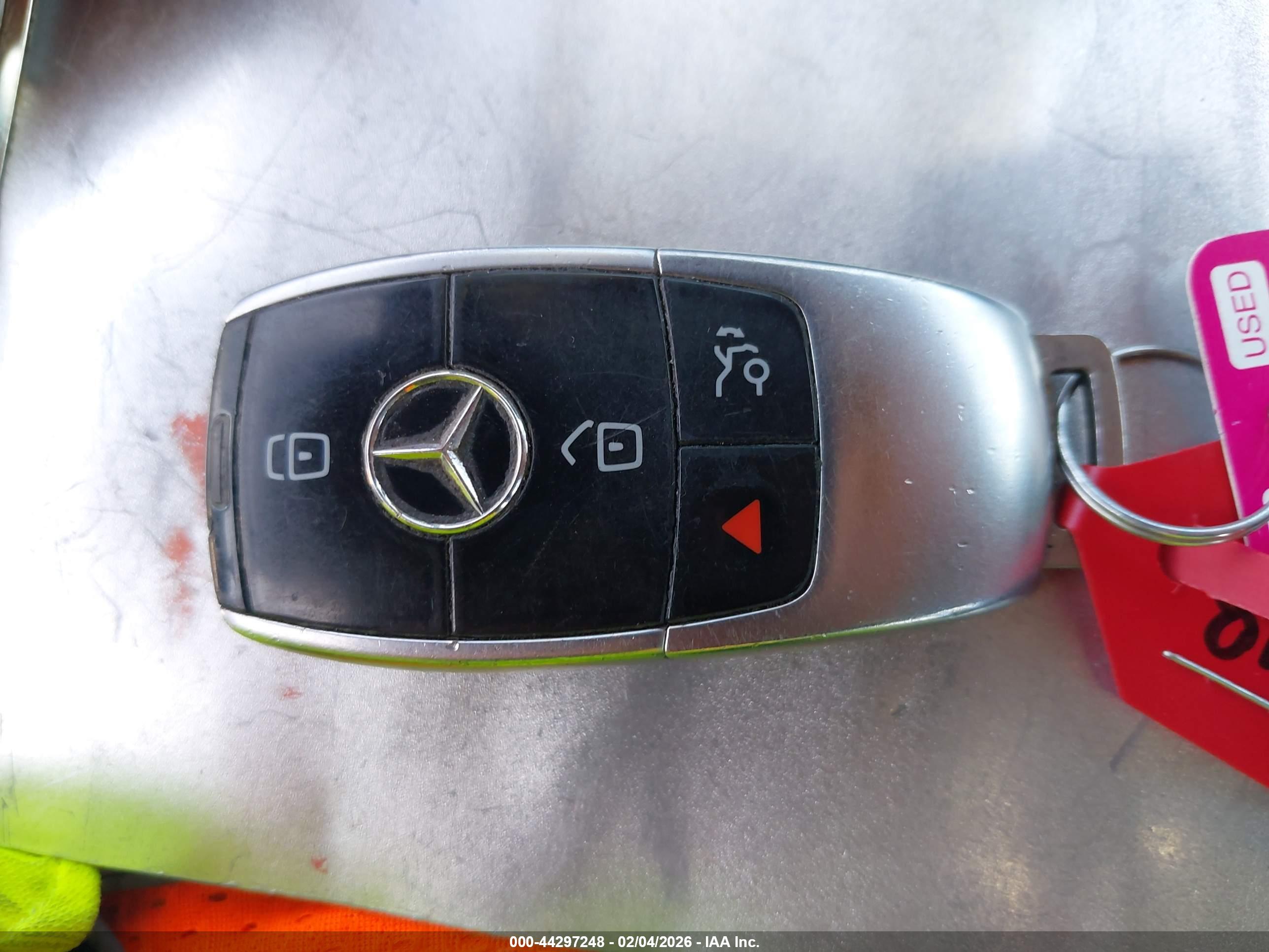MERCEDES-BENZ E image 11