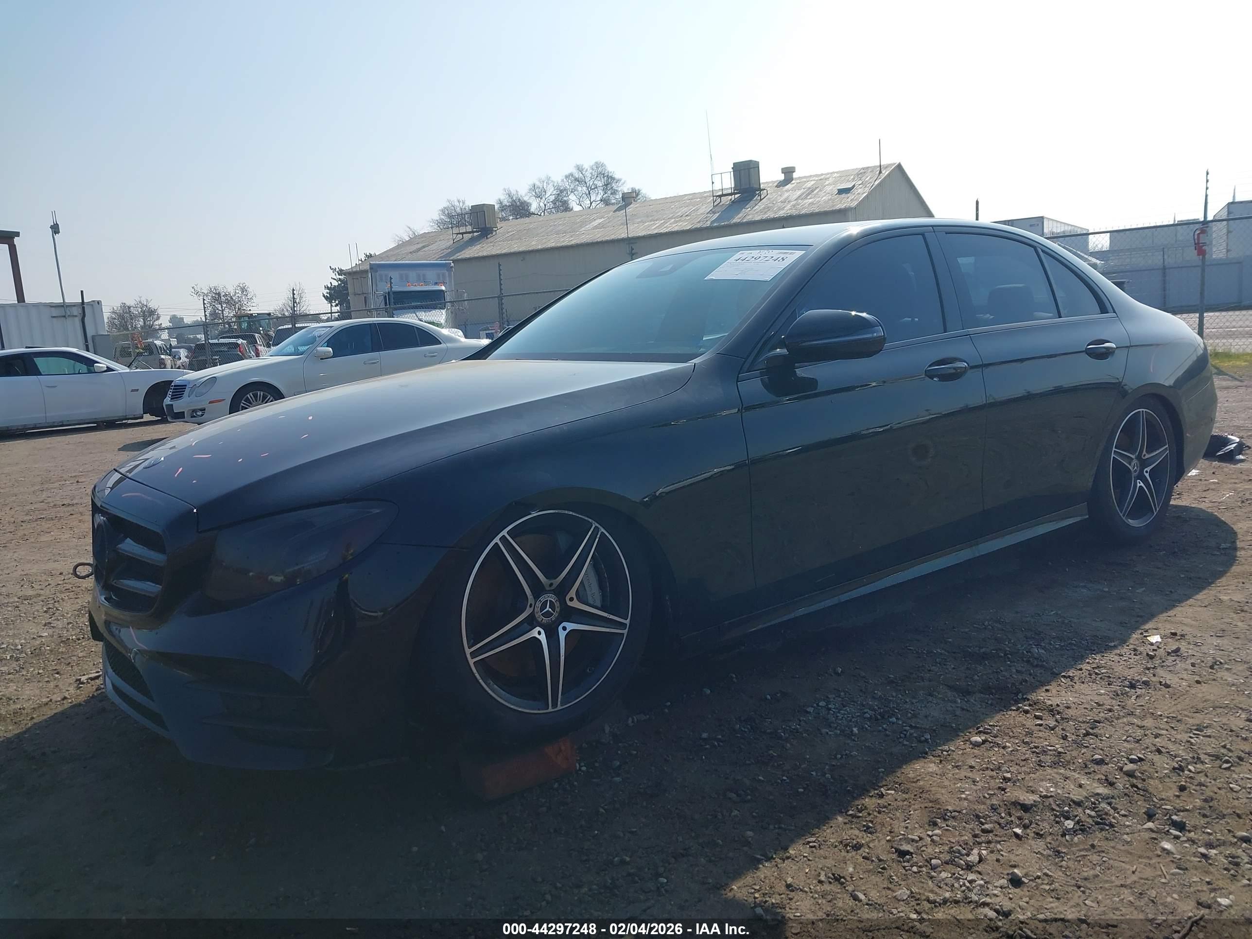 MERCEDES-BENZ E image 2