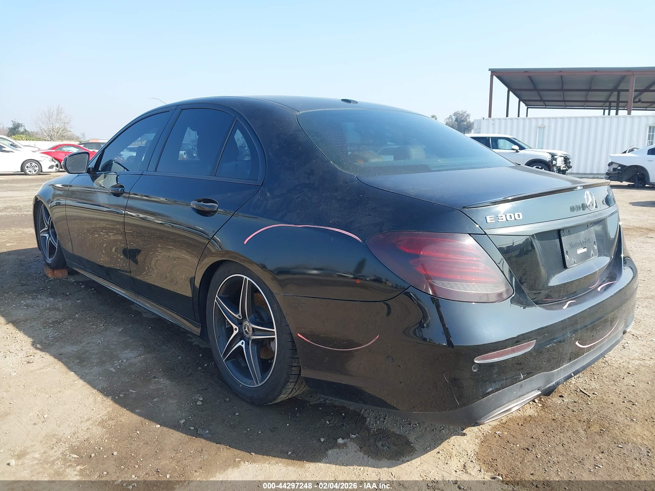 MERCEDES-BENZ E image 3