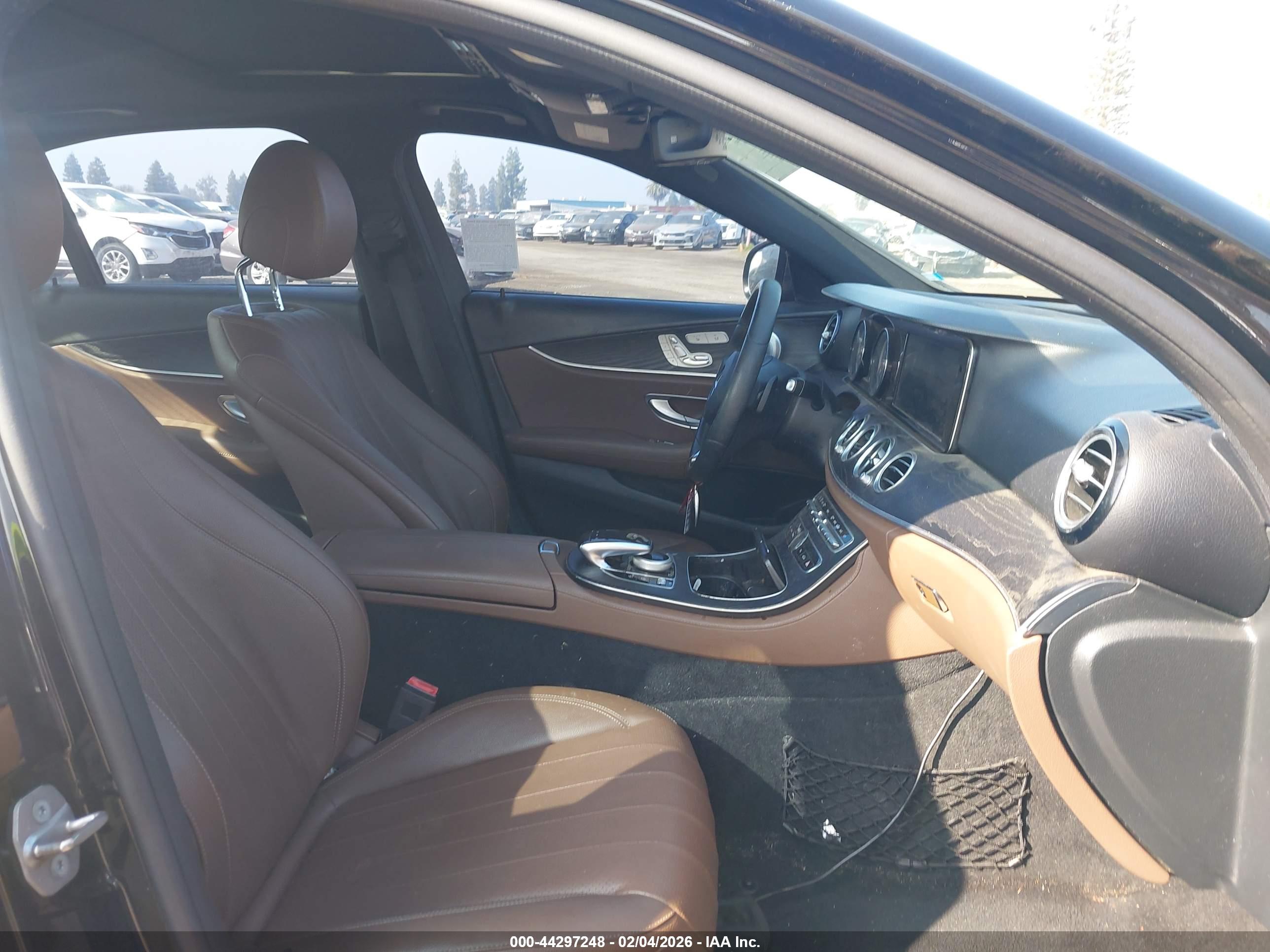MERCEDES-BENZ E image 5