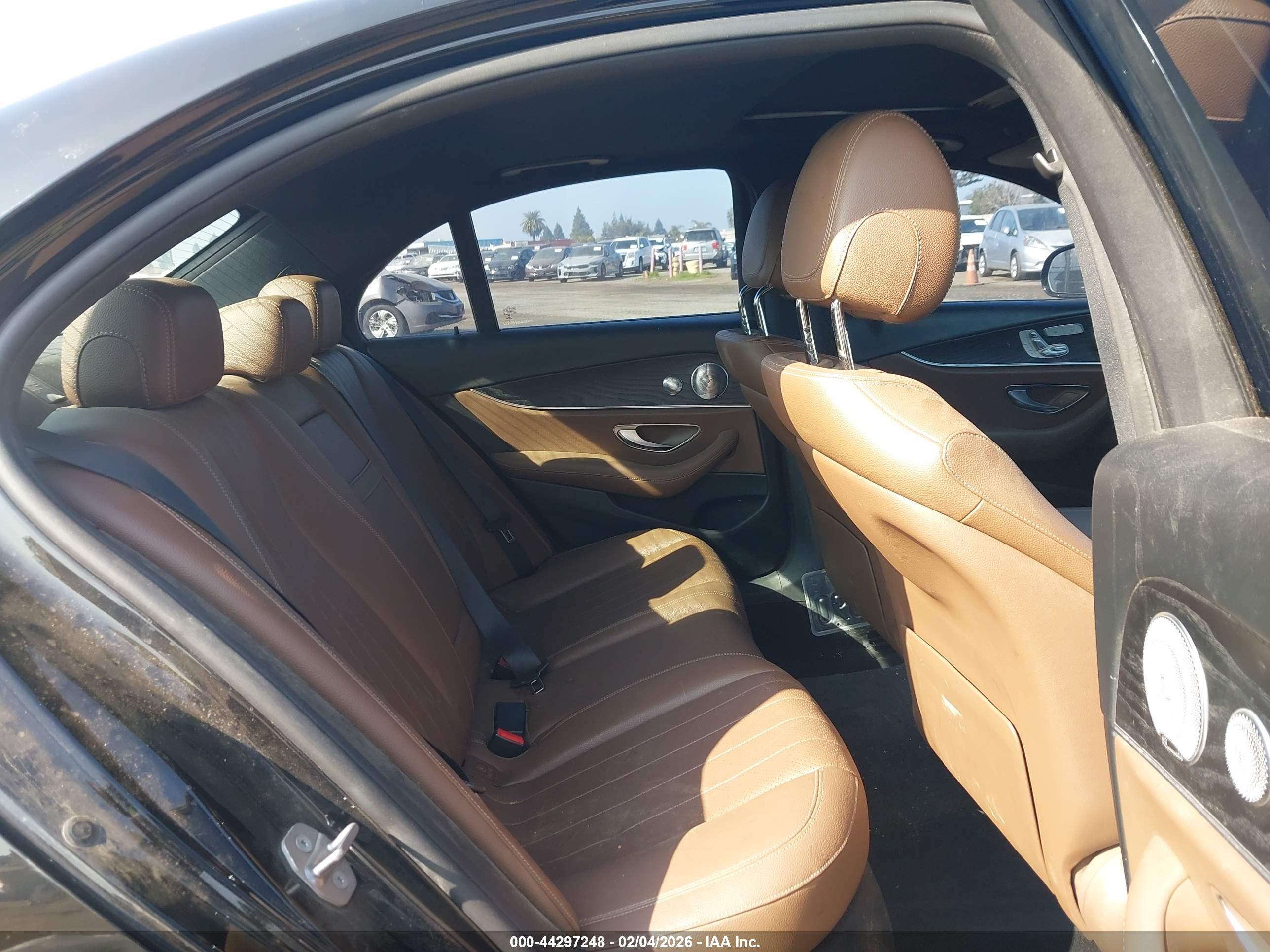 MERCEDES-BENZ E image 8