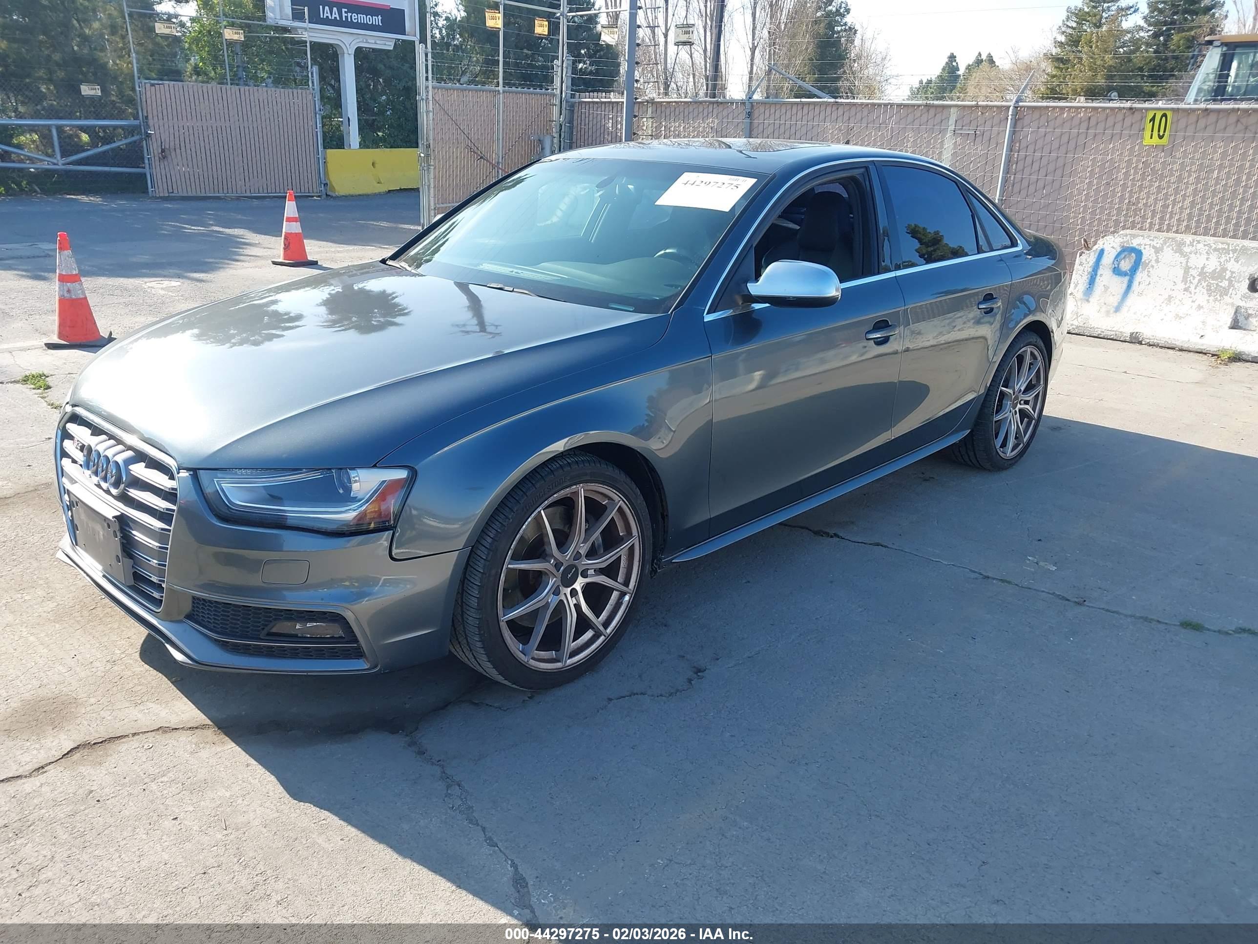 AUDI S4 image 2