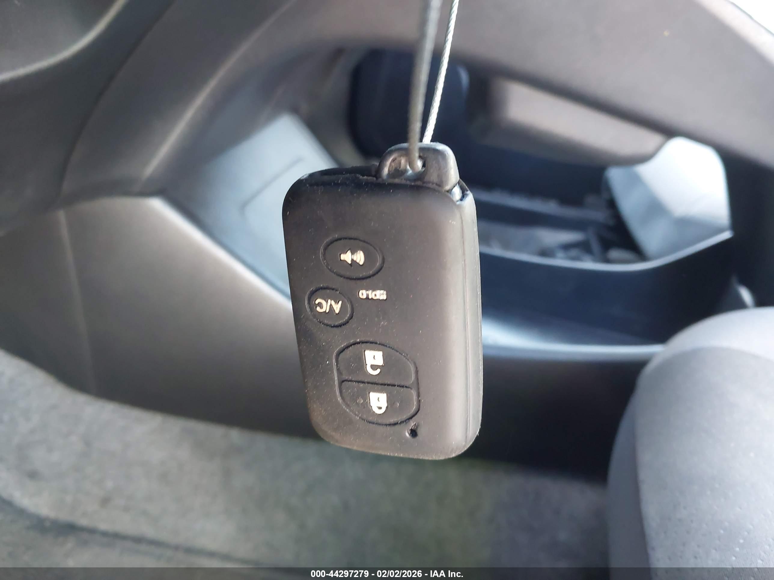 TOYOTA PRIUS image 11