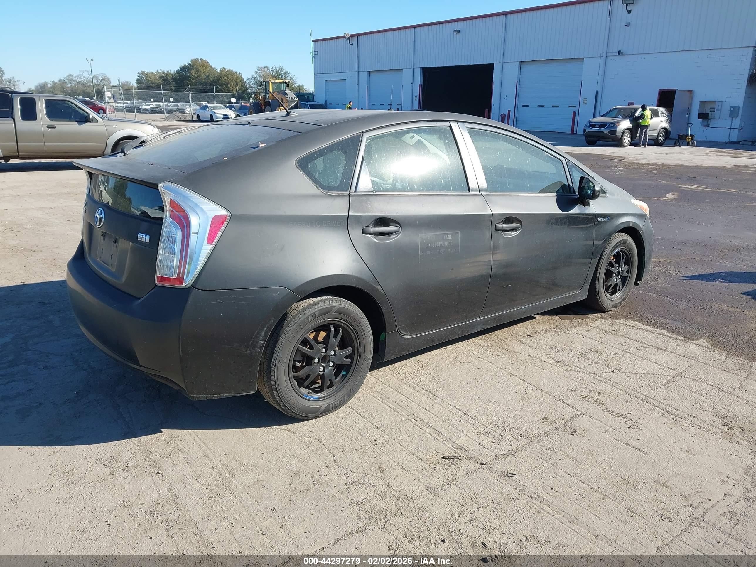 TOYOTA PRIUS image 4