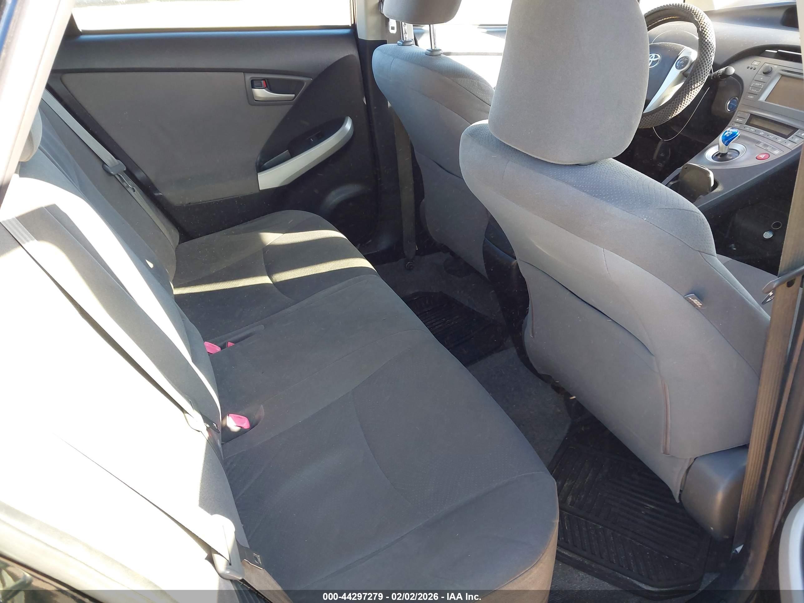 TOYOTA PRIUS image 8