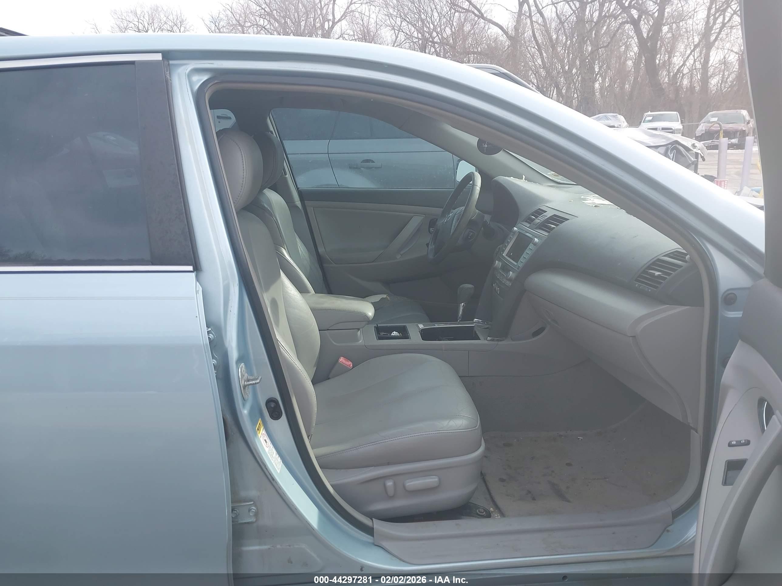 TOYOTA CAMRY image 5