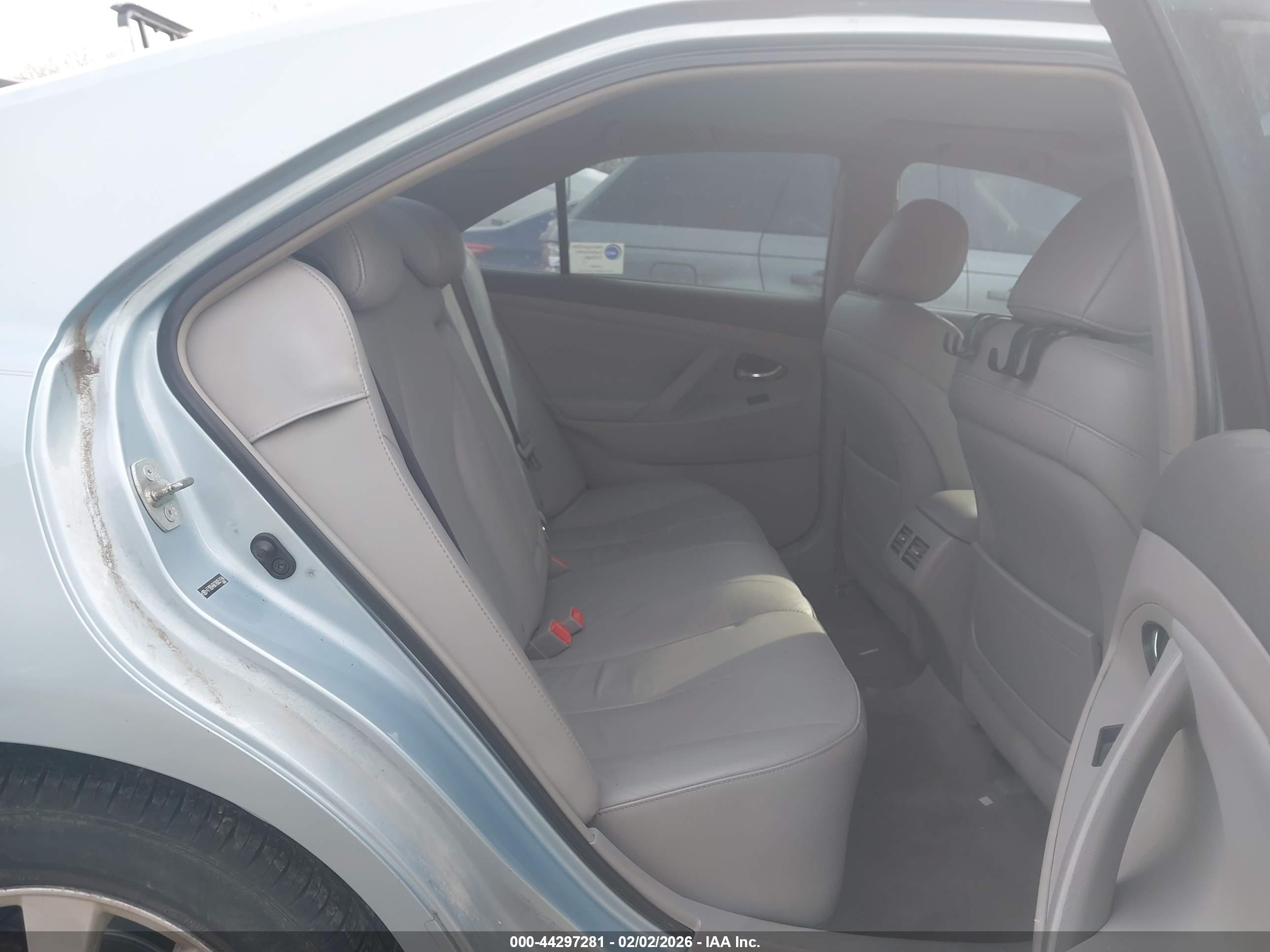 TOYOTA CAMRY image 8