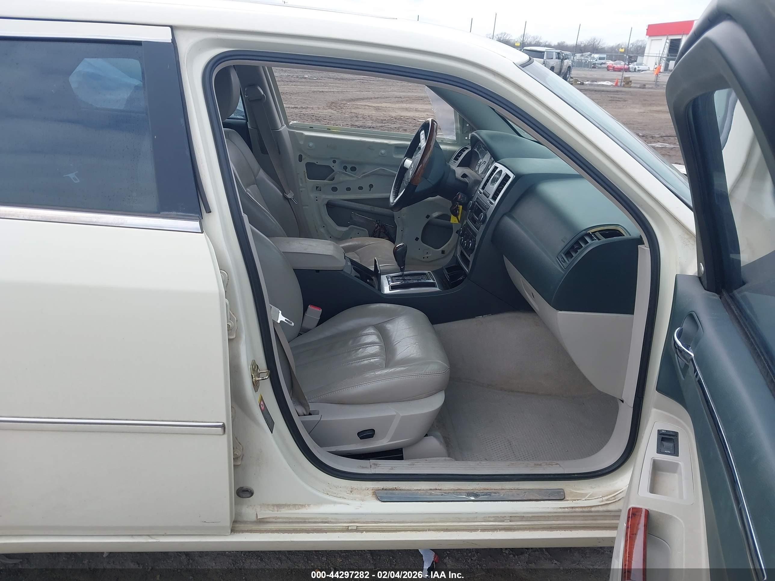 CHRYSLER 300C image 5
