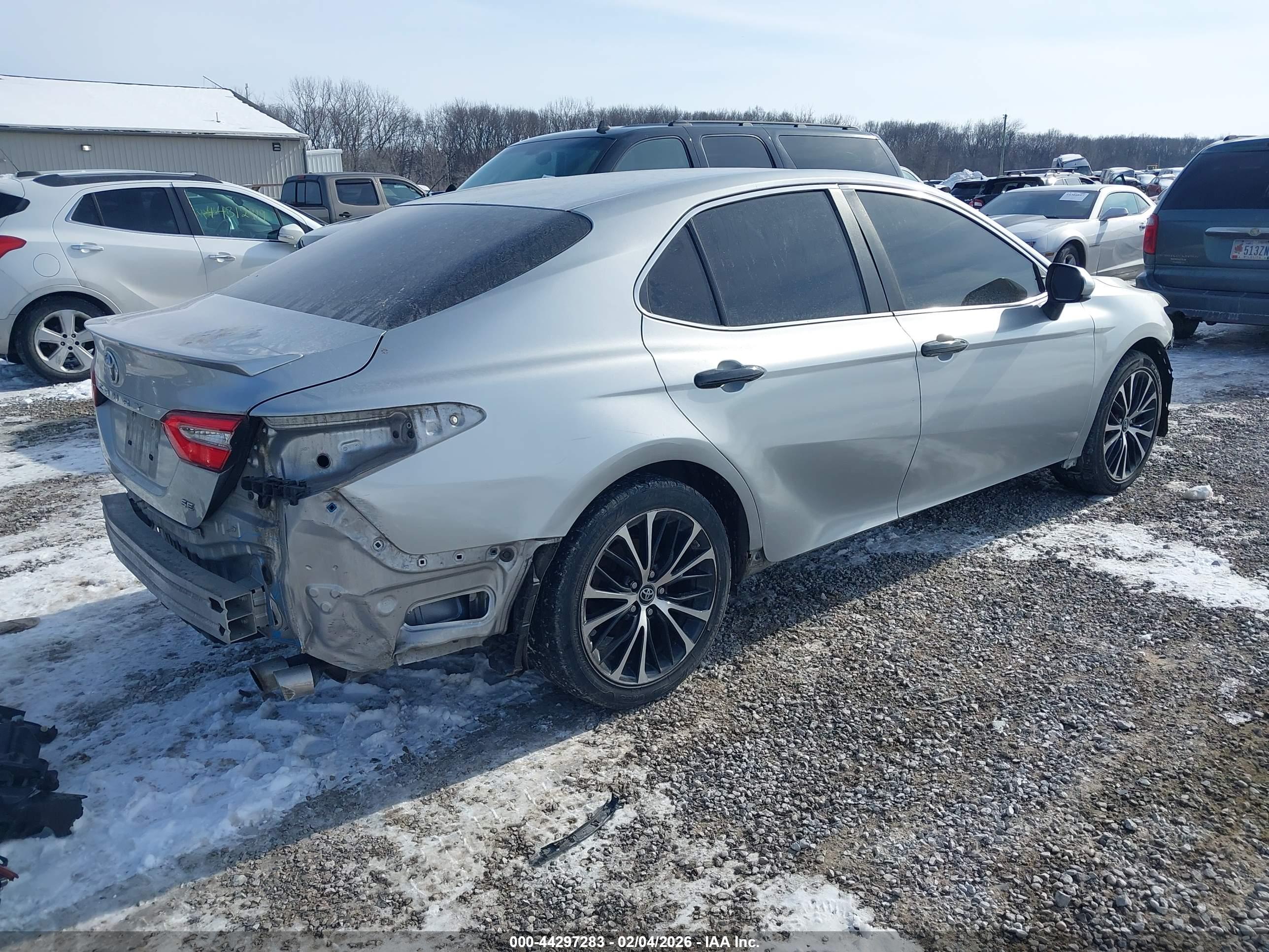 TOYOTA CAMRY image 4