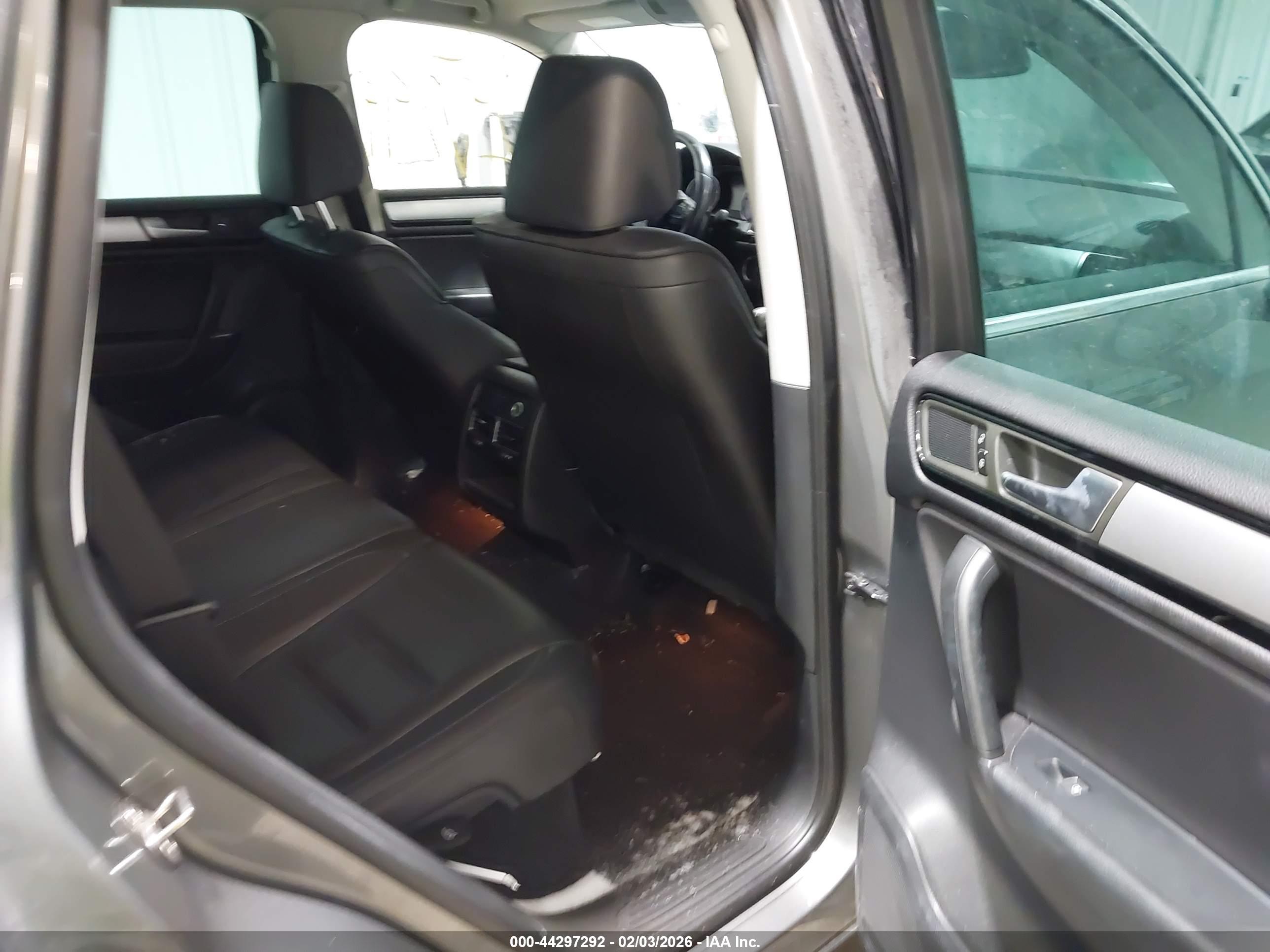 VOLKSWAGEN TOUAREG image 8