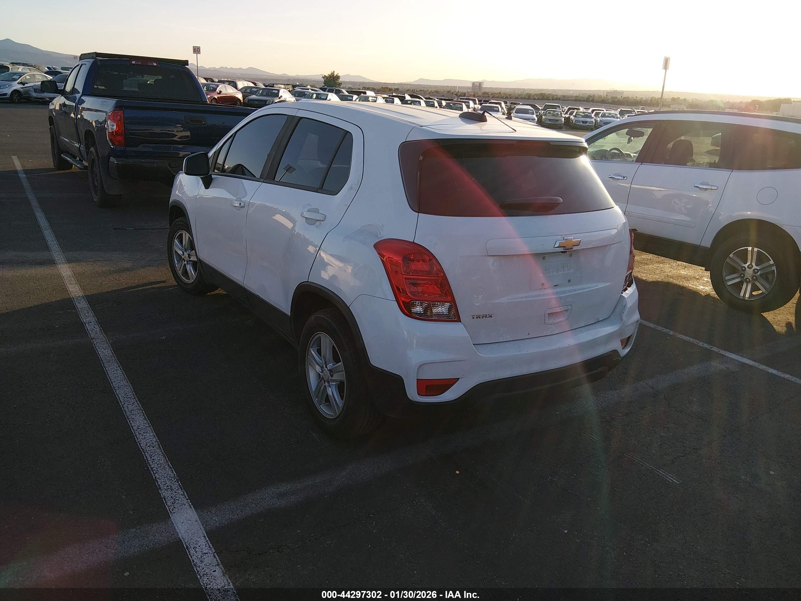CHEVROLET TRAX image 3