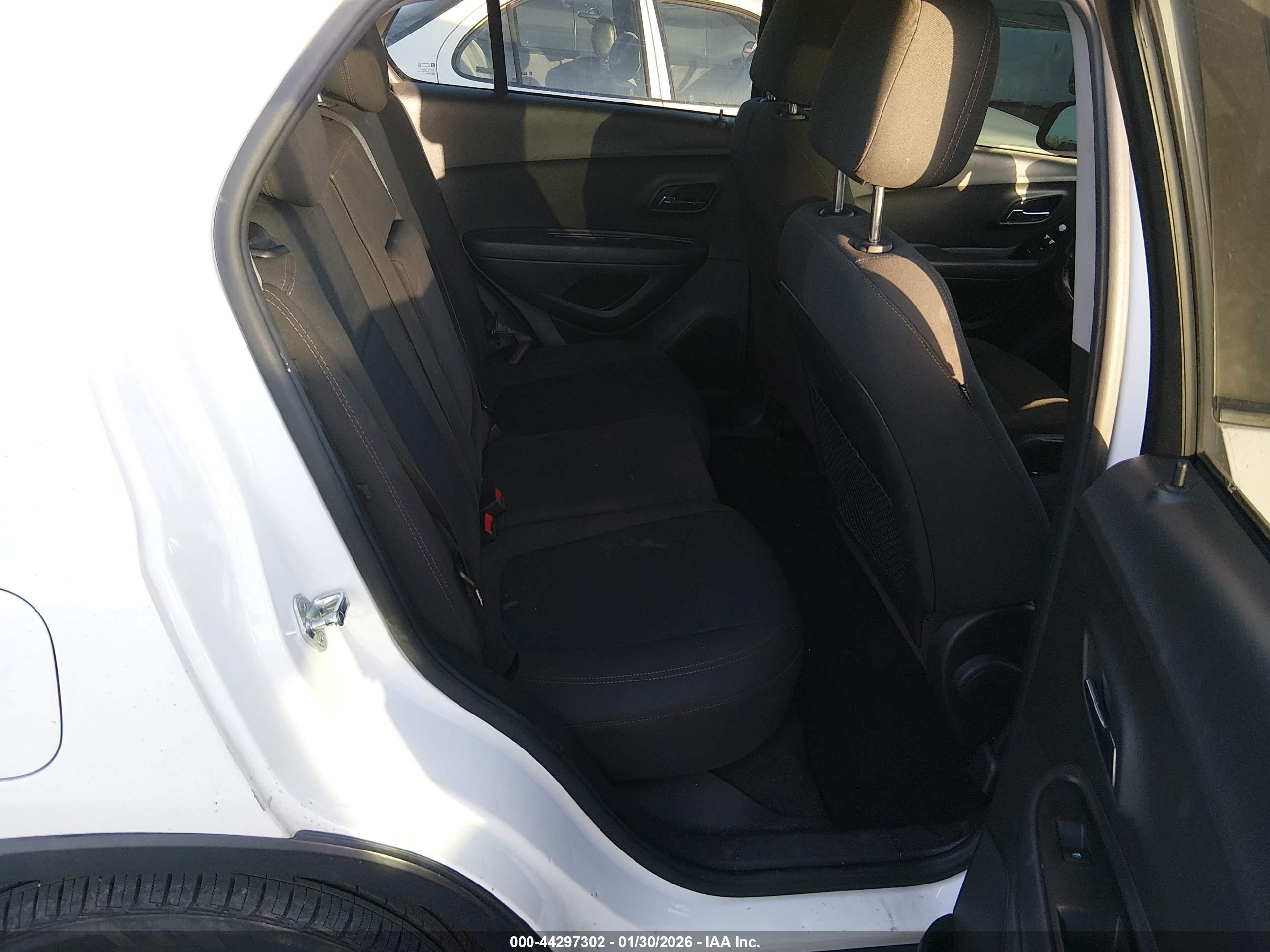 CHEVROLET TRAX image 8