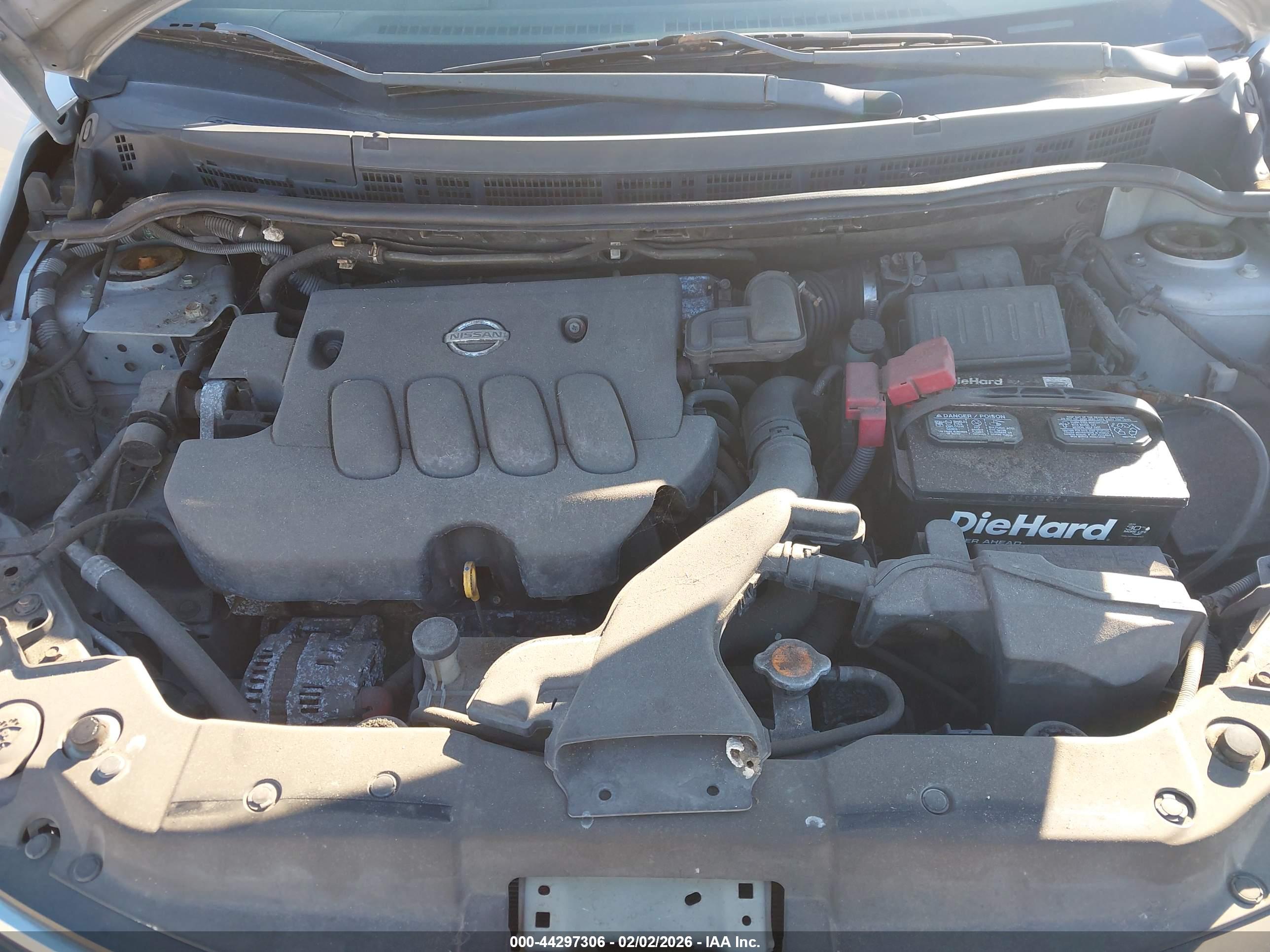 NISSAN VERSA image 10