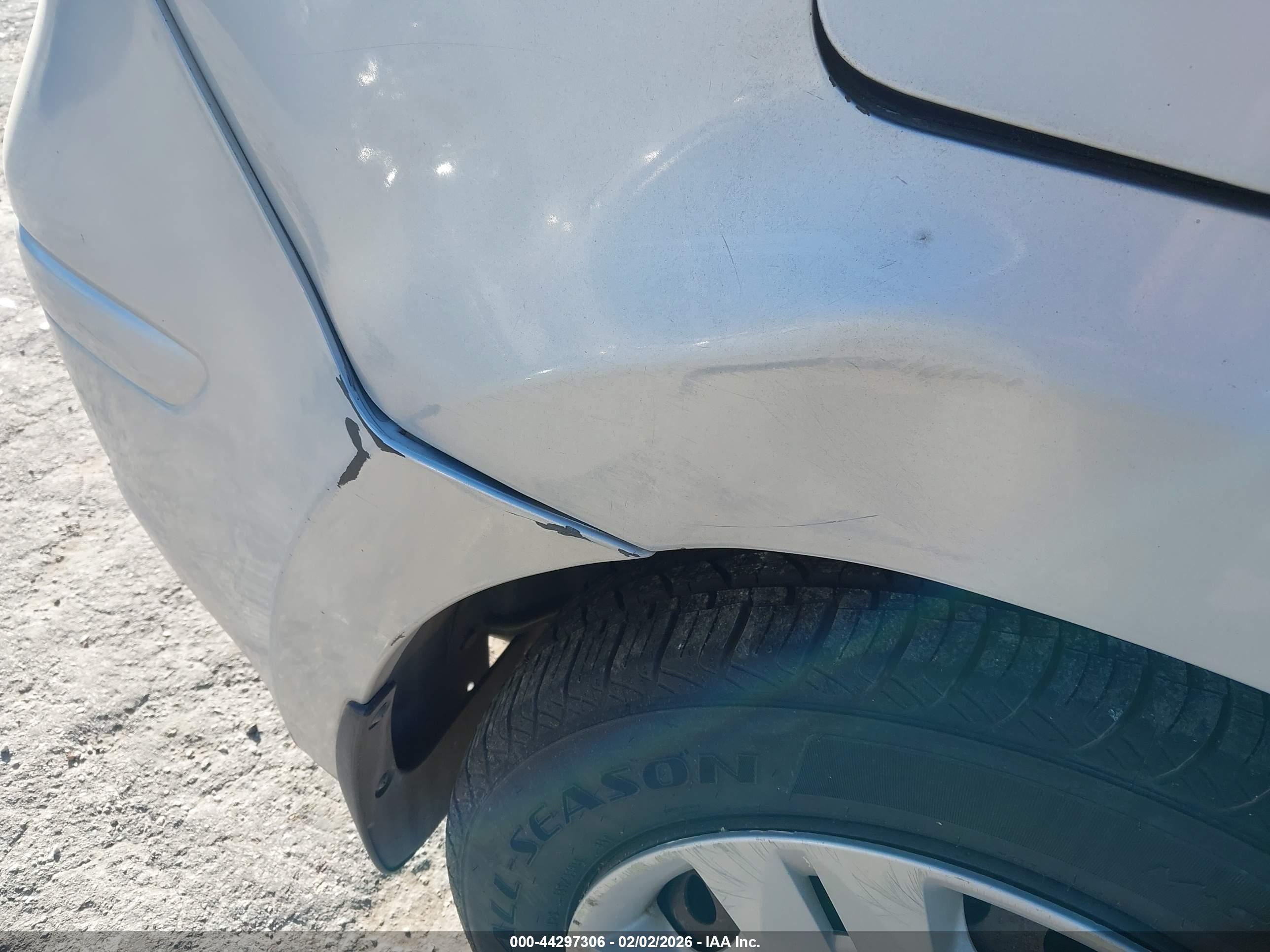 NISSAN VERSA image 6