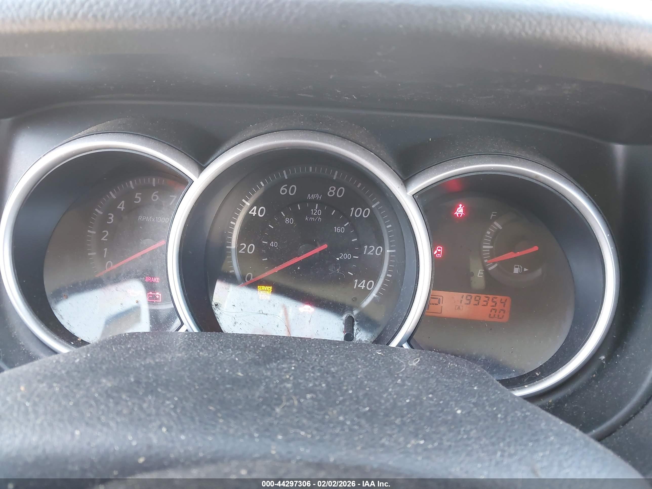 NISSAN VERSA image 7