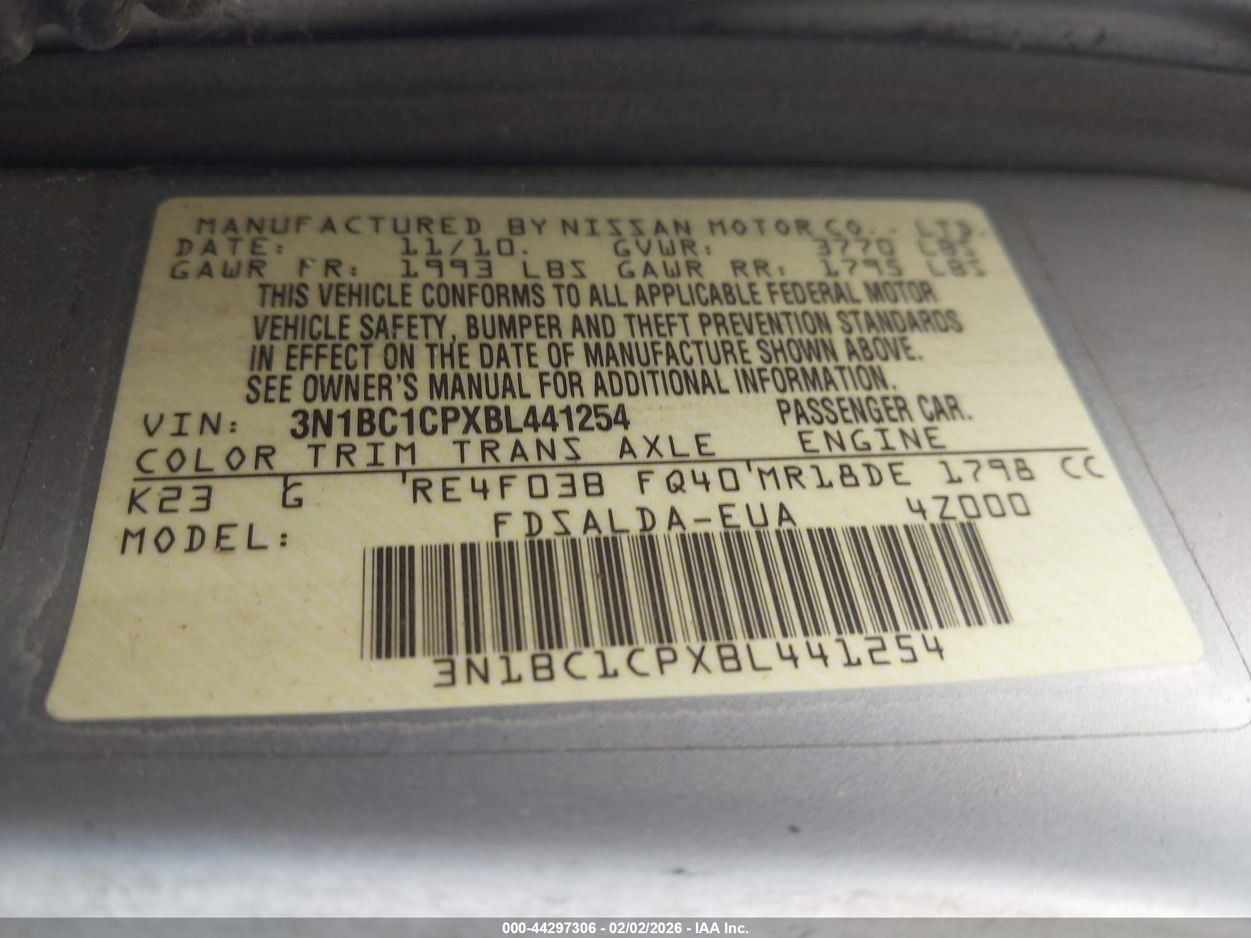 NISSAN VERSA image 9