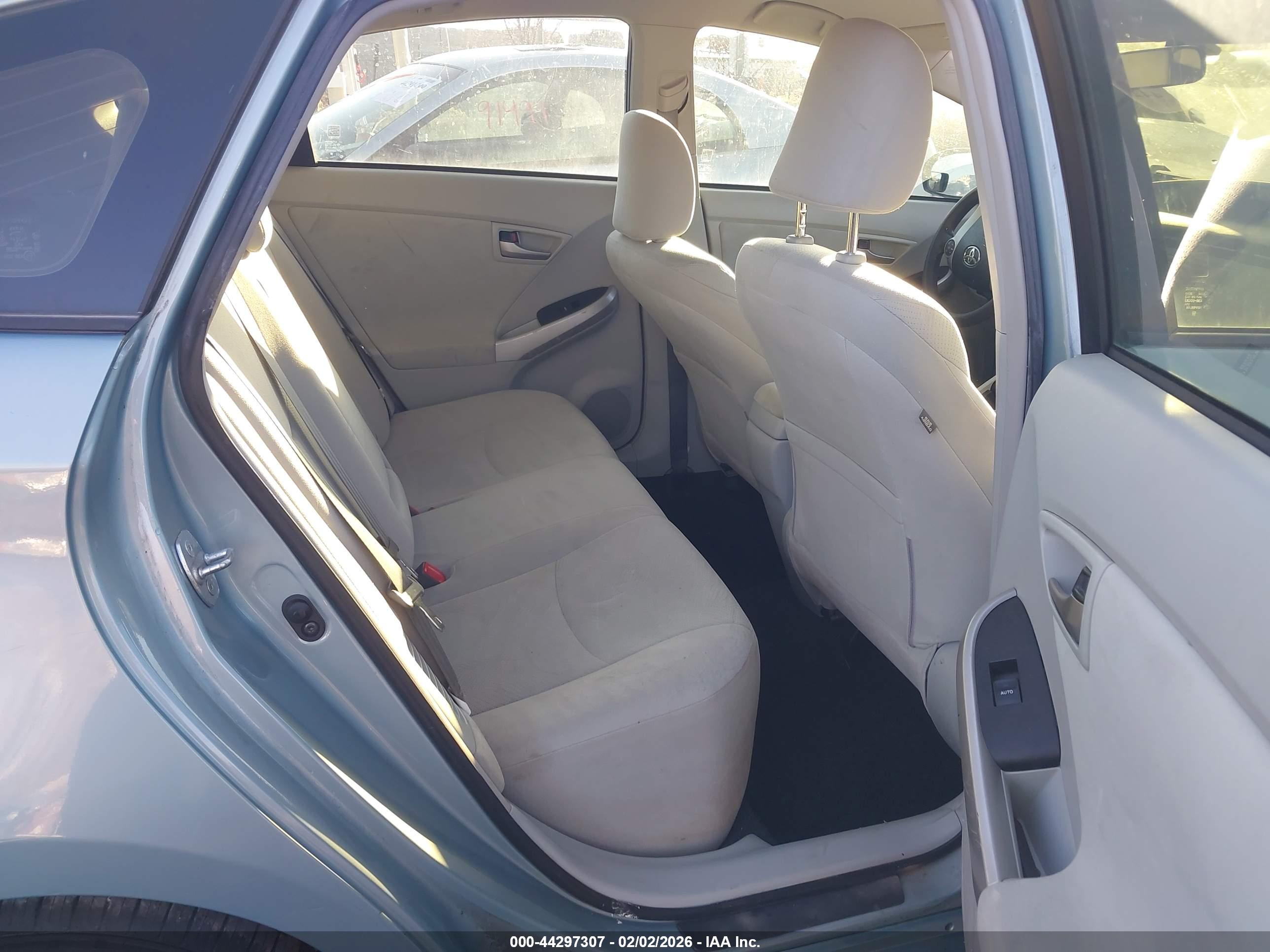 TOYOTA PRIUS image 8