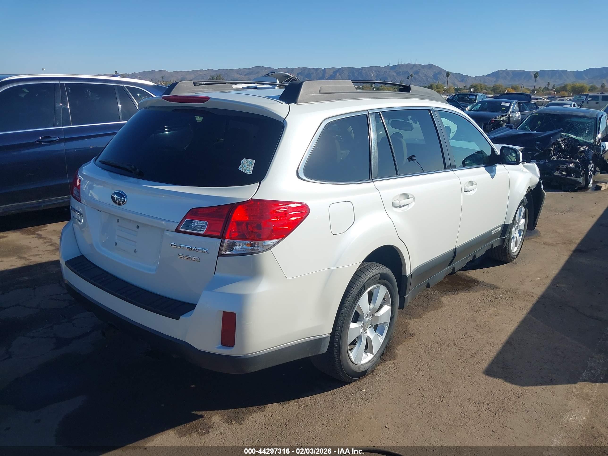 SUBARU OUTBACK image 4