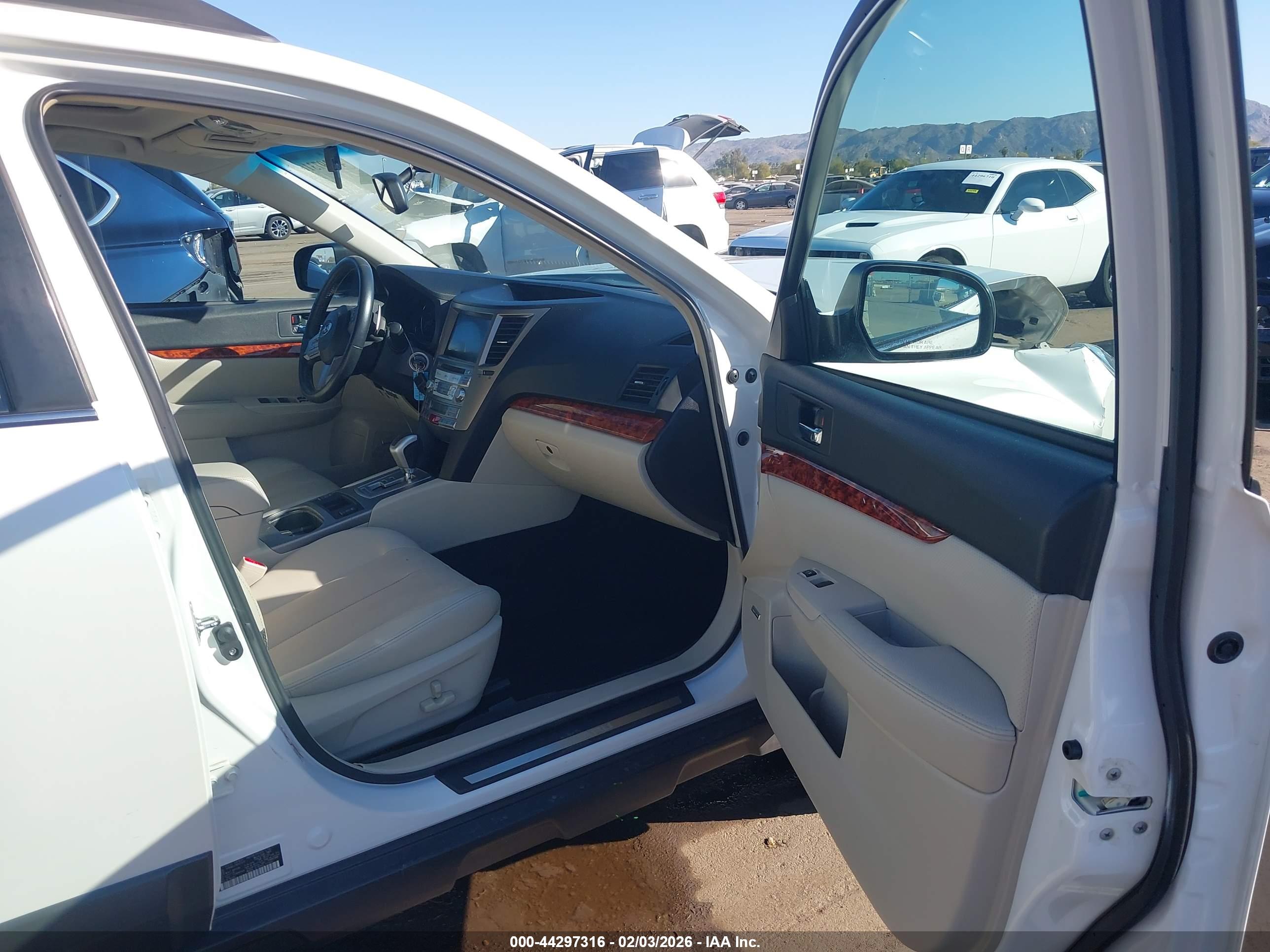 SUBARU OUTBACK image 5
