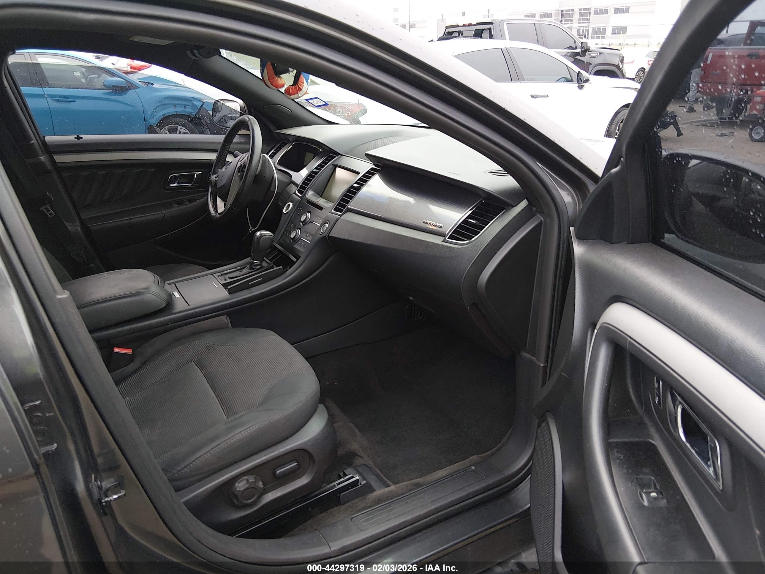 FORD TAURUS image 5
