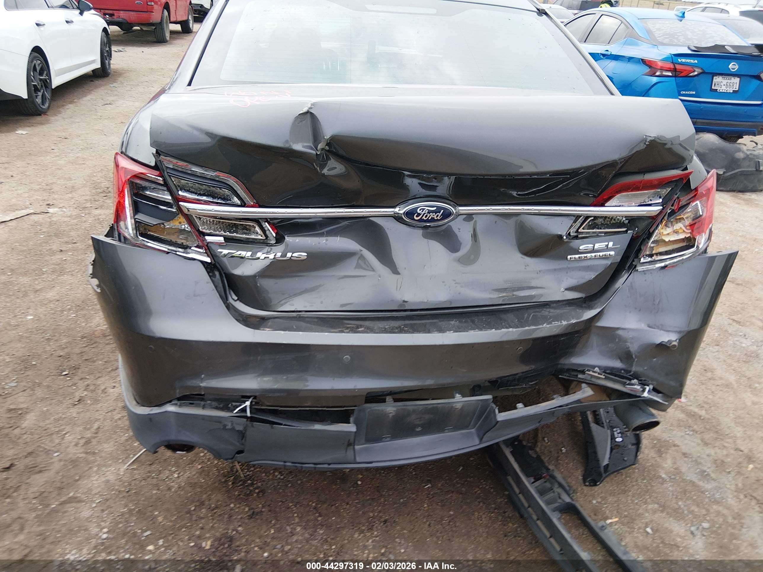 FORD TAURUS image 6
