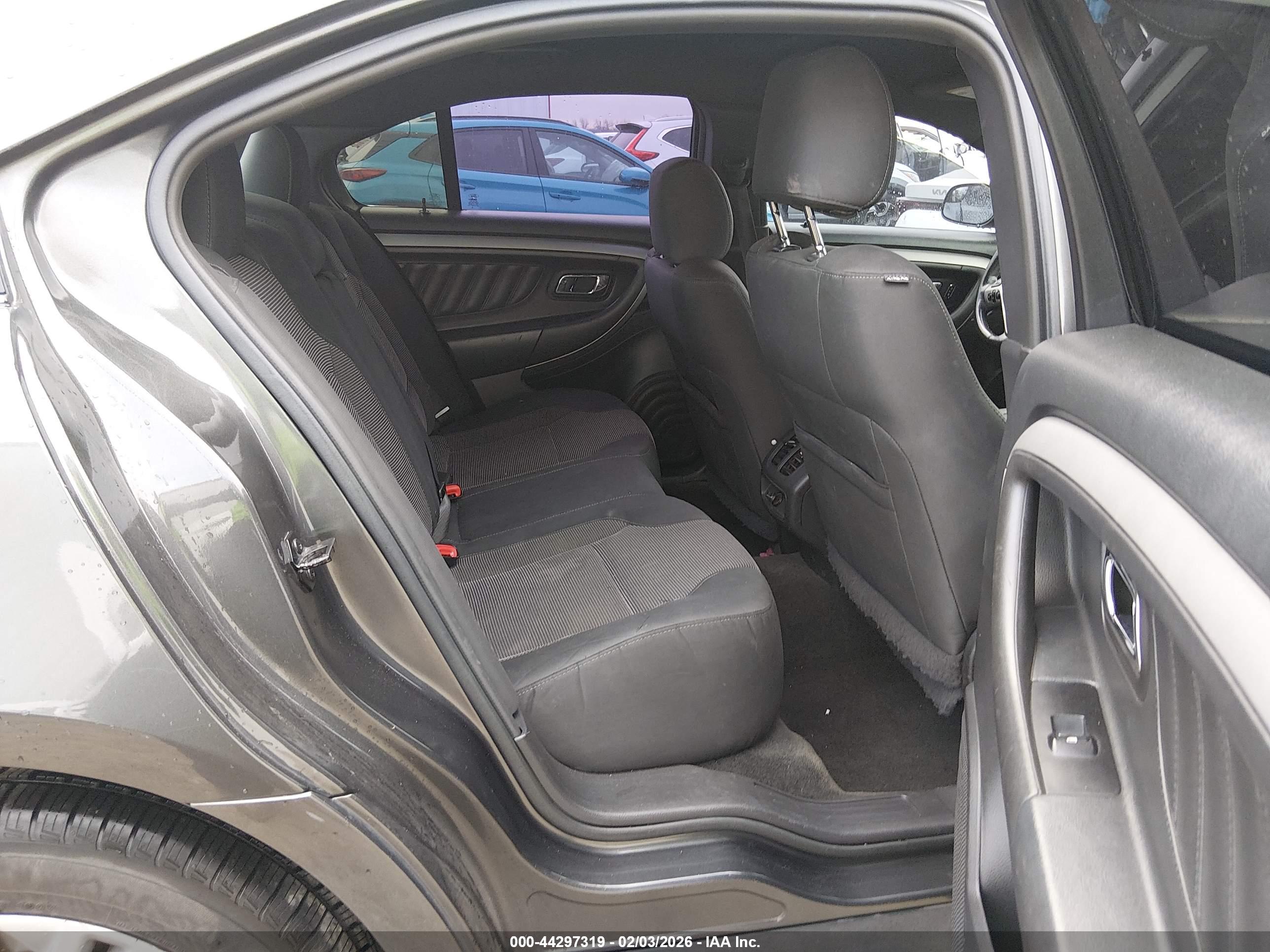 FORD TAURUS image 8