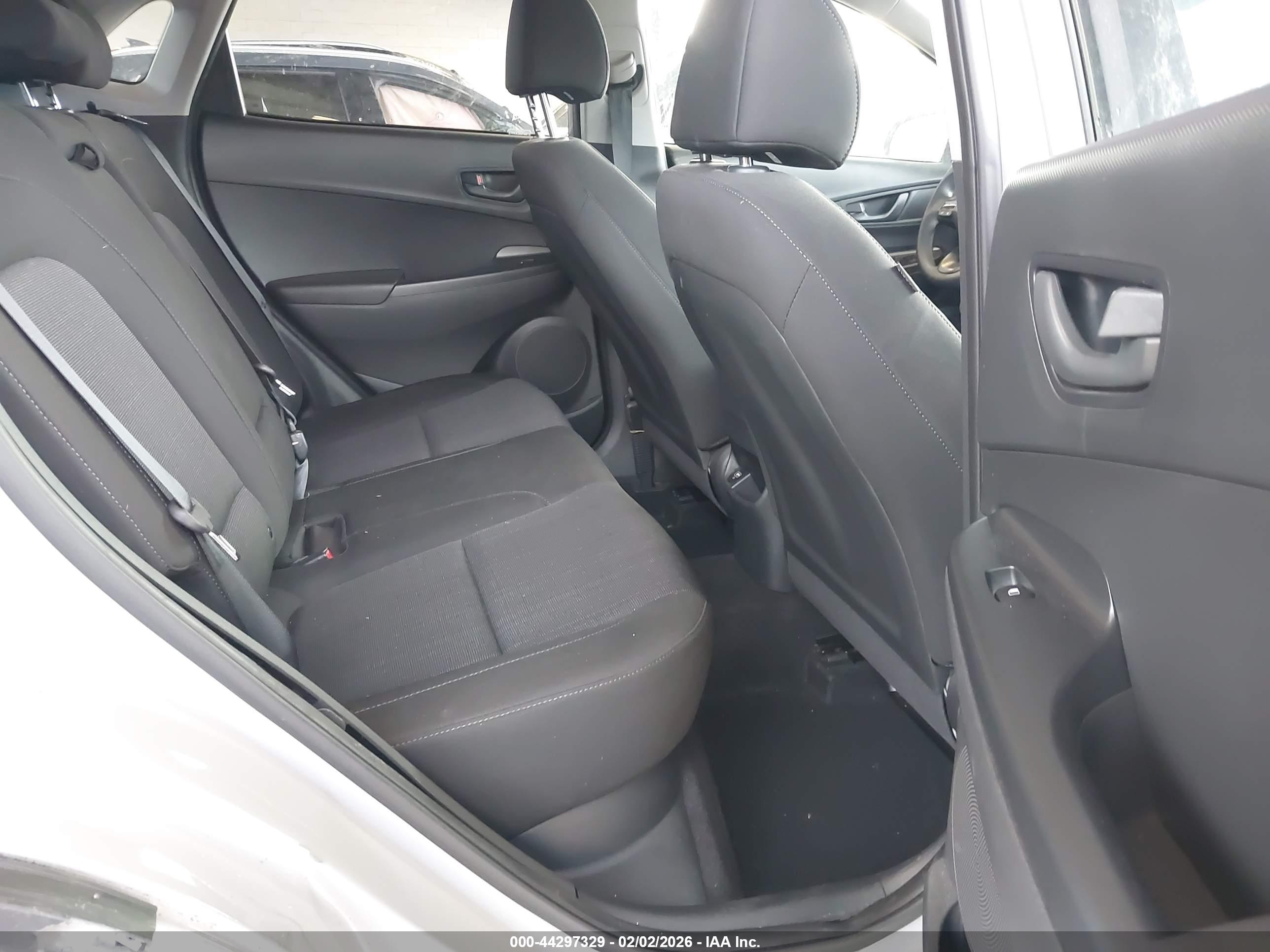 HYUNDAI KONA image 8