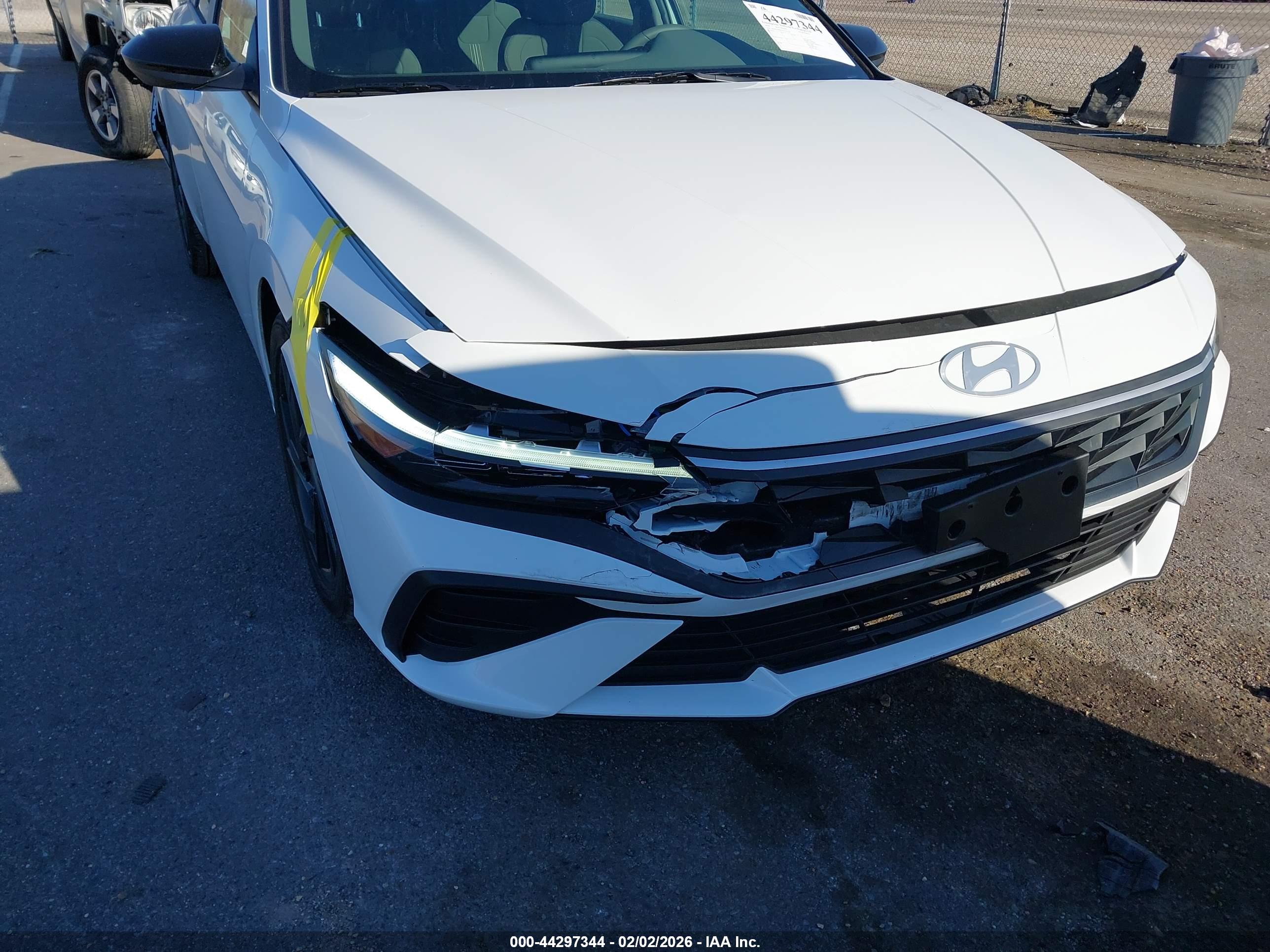 HYUNDAI ELANTRA image 6