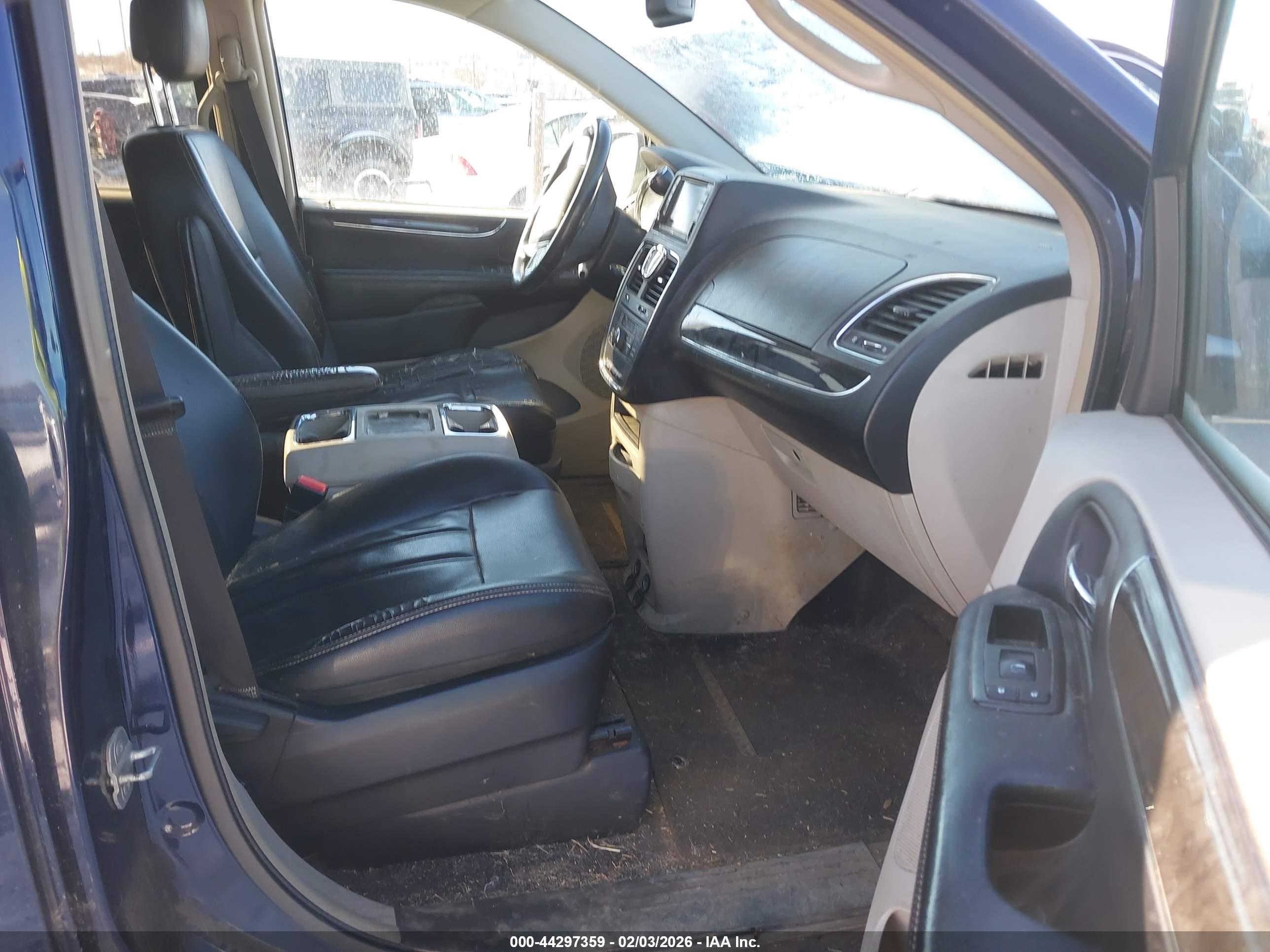 CHRYSLER TOWN image 5