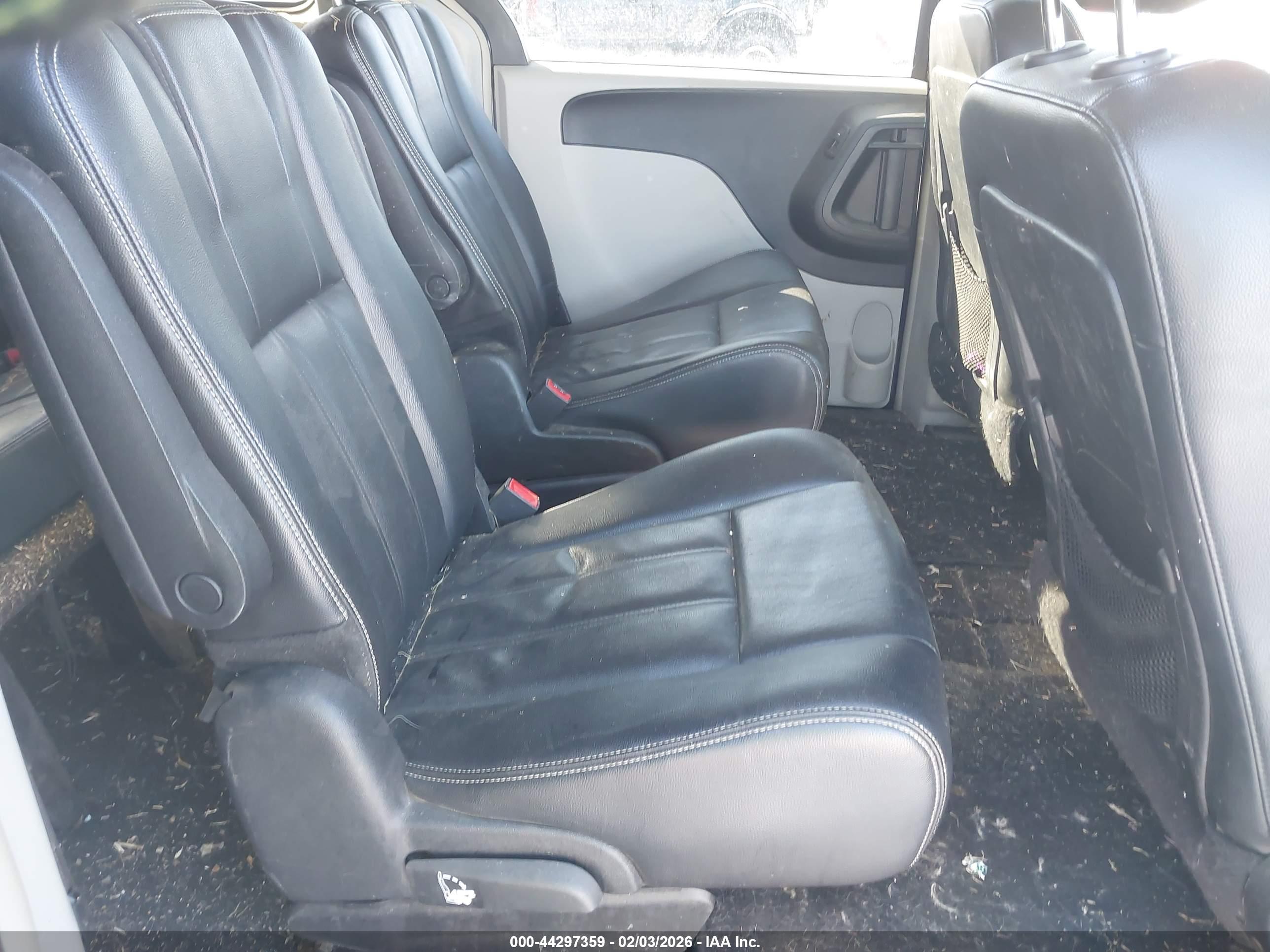 CHRYSLER TOWN image 8