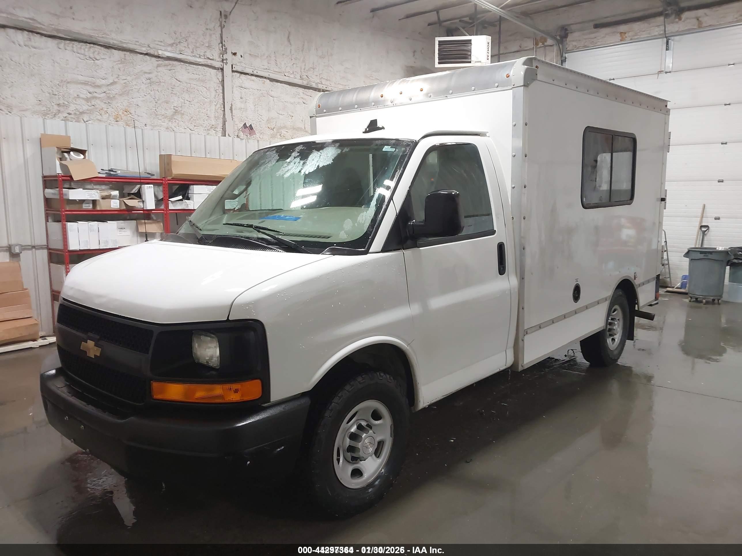 CHEVROLET EXPRESS image 2